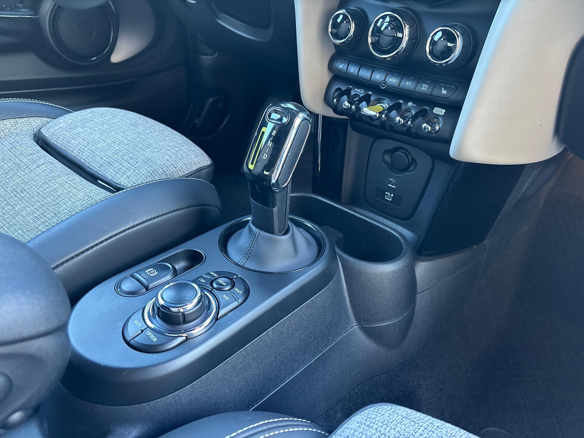 MINI F56 Cooper SE-image-14
