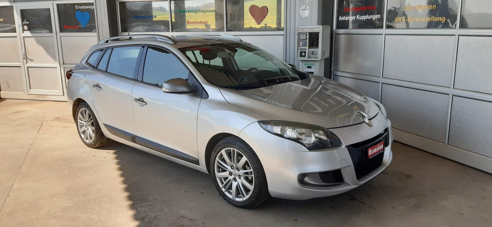 RENAULT Mégane Grandtour 1.4 16V Turbo Dynamique-image-3