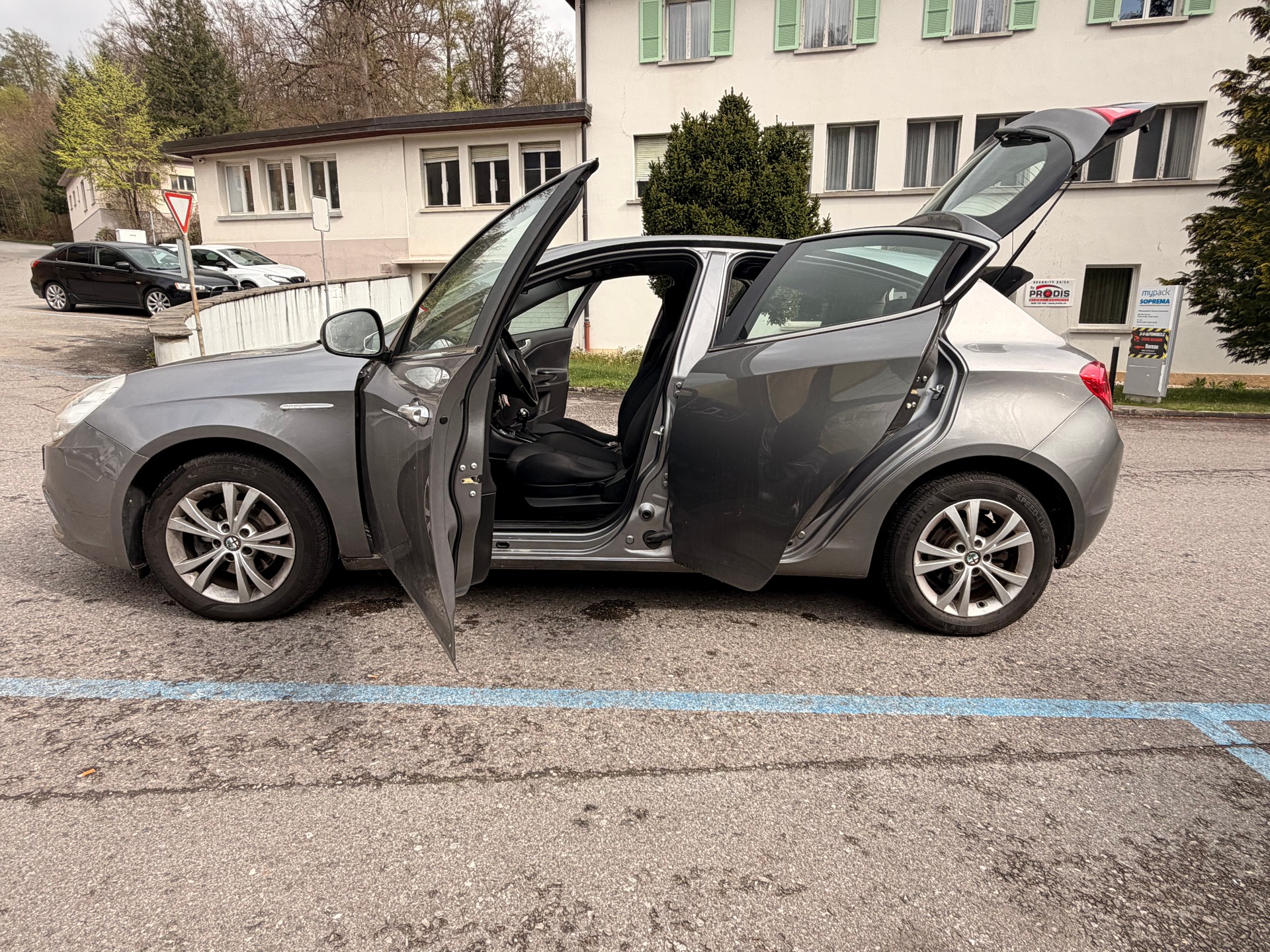 ALFA ROMEO ALFA ROMEO GIULIETTA 1.6-image-15