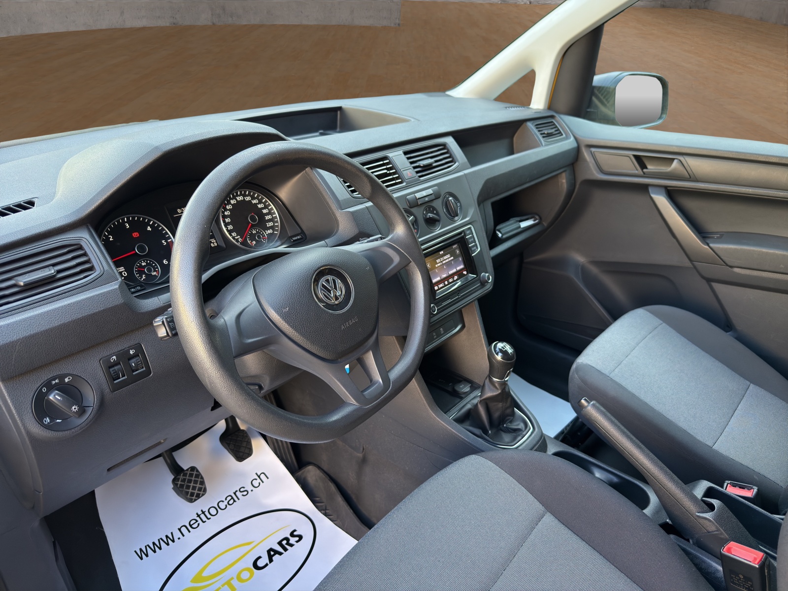 VW Caddy 2.0TDI 4Motion BlueMotion Technology-image-8