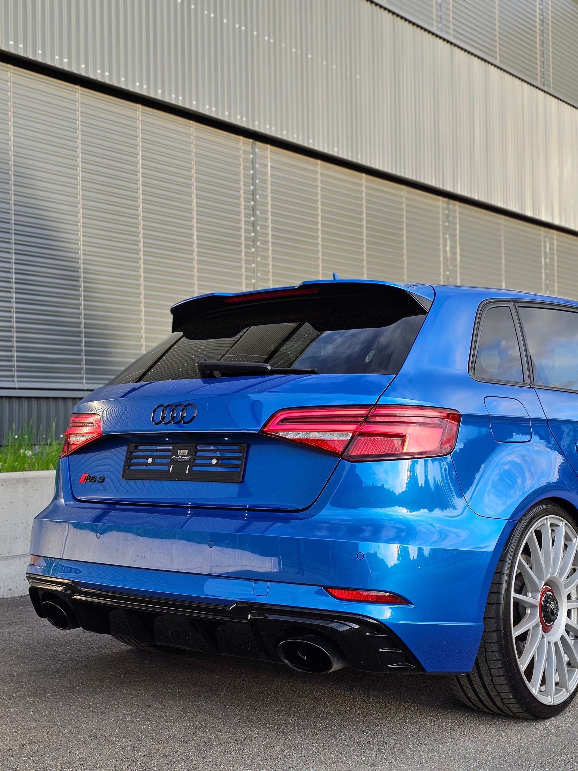 AUDI RS3 Sportback 2.5 TSI quattro S-tronic Kw V3 OZ-image-8
