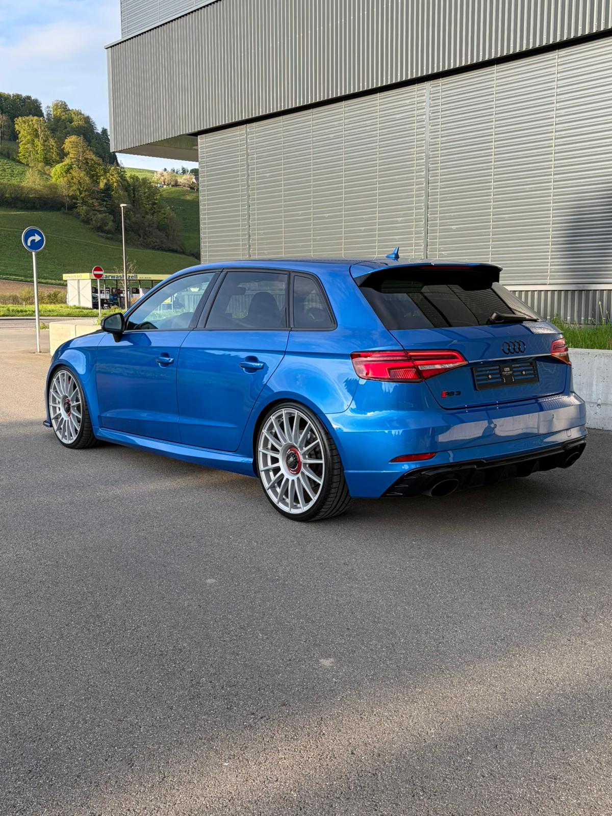 AUDI RS3 Sportback 2.5 TSI quattro S-tronic Kw V3 OZ-image-5