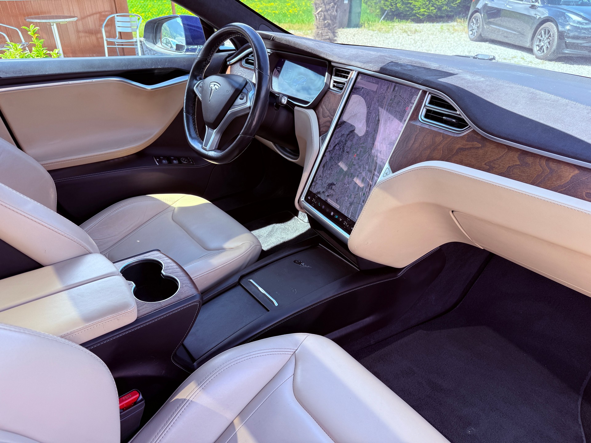 TESLA Model S 90 Facelift * HW3 * free Supercharger übertragbar * free connectivity * CCS * 1. Hand *-image-6