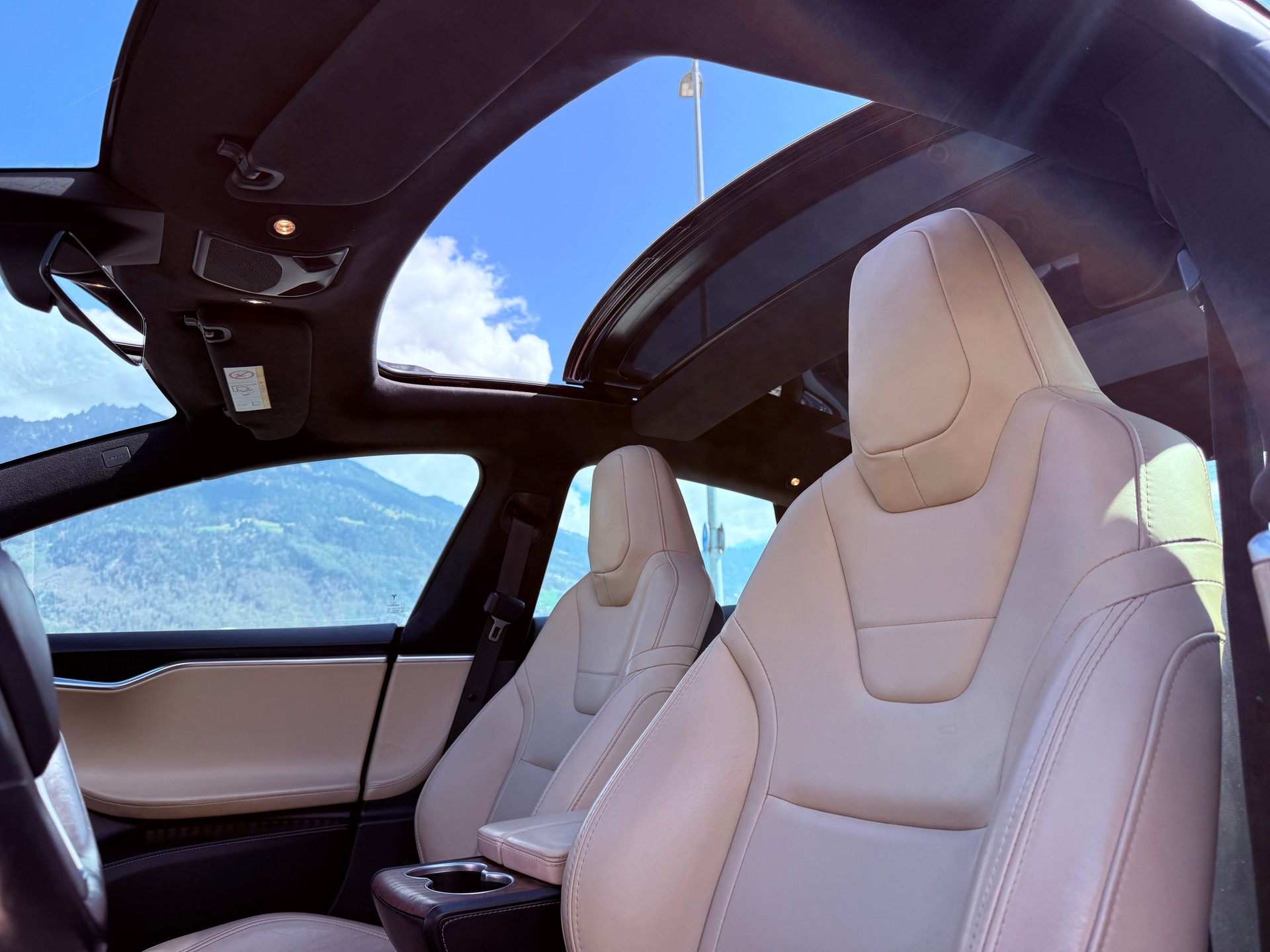 TESLA Model S 90 Facelift * HW3 * free Supercharger übertragbar * free connectivity * CCS * 1. Hand *-image-11