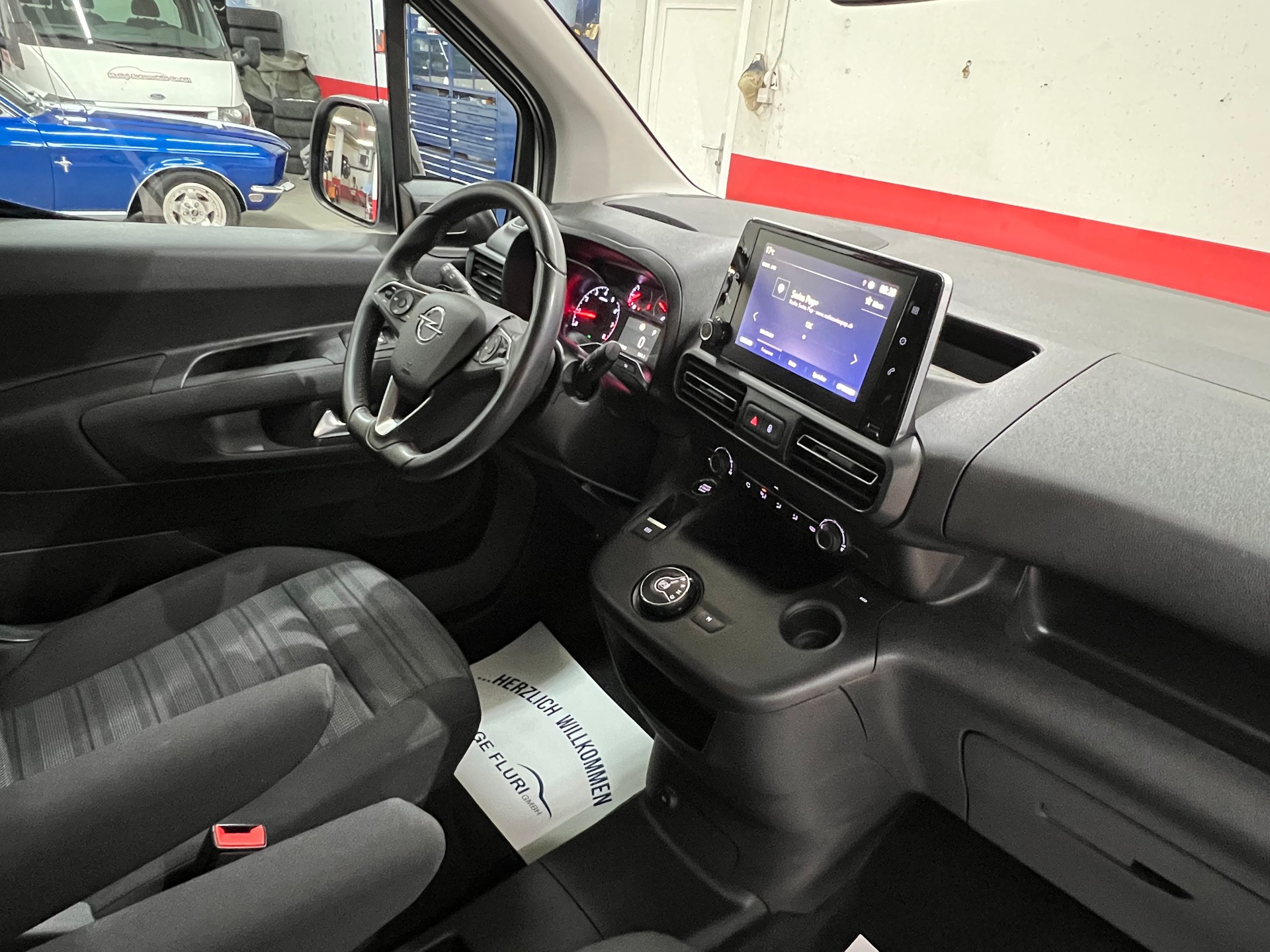 OPEL Combo Life 1.2 Elegance Automat-image-12