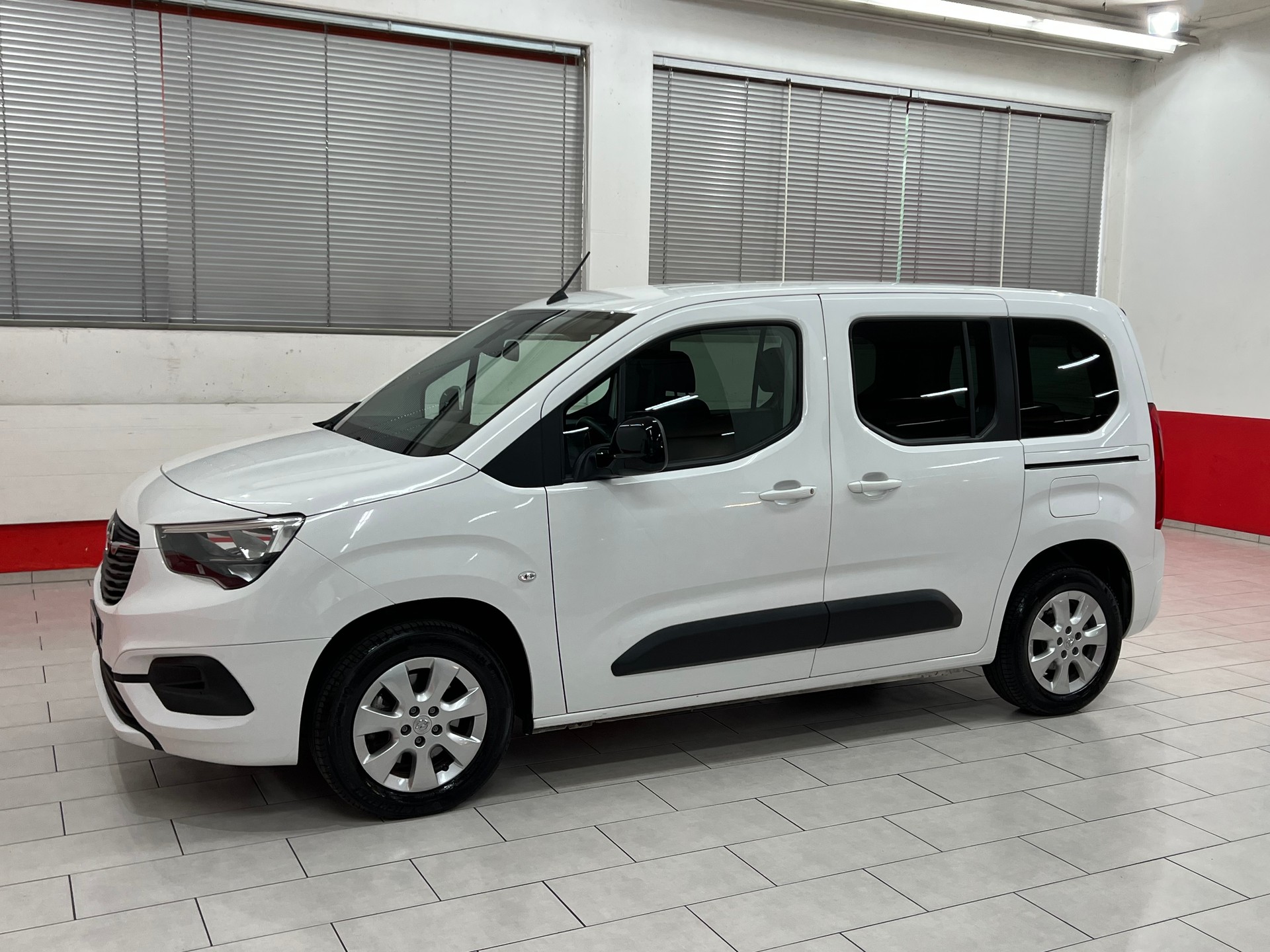 OPEL Combo Life 1.2 Elegance Automat