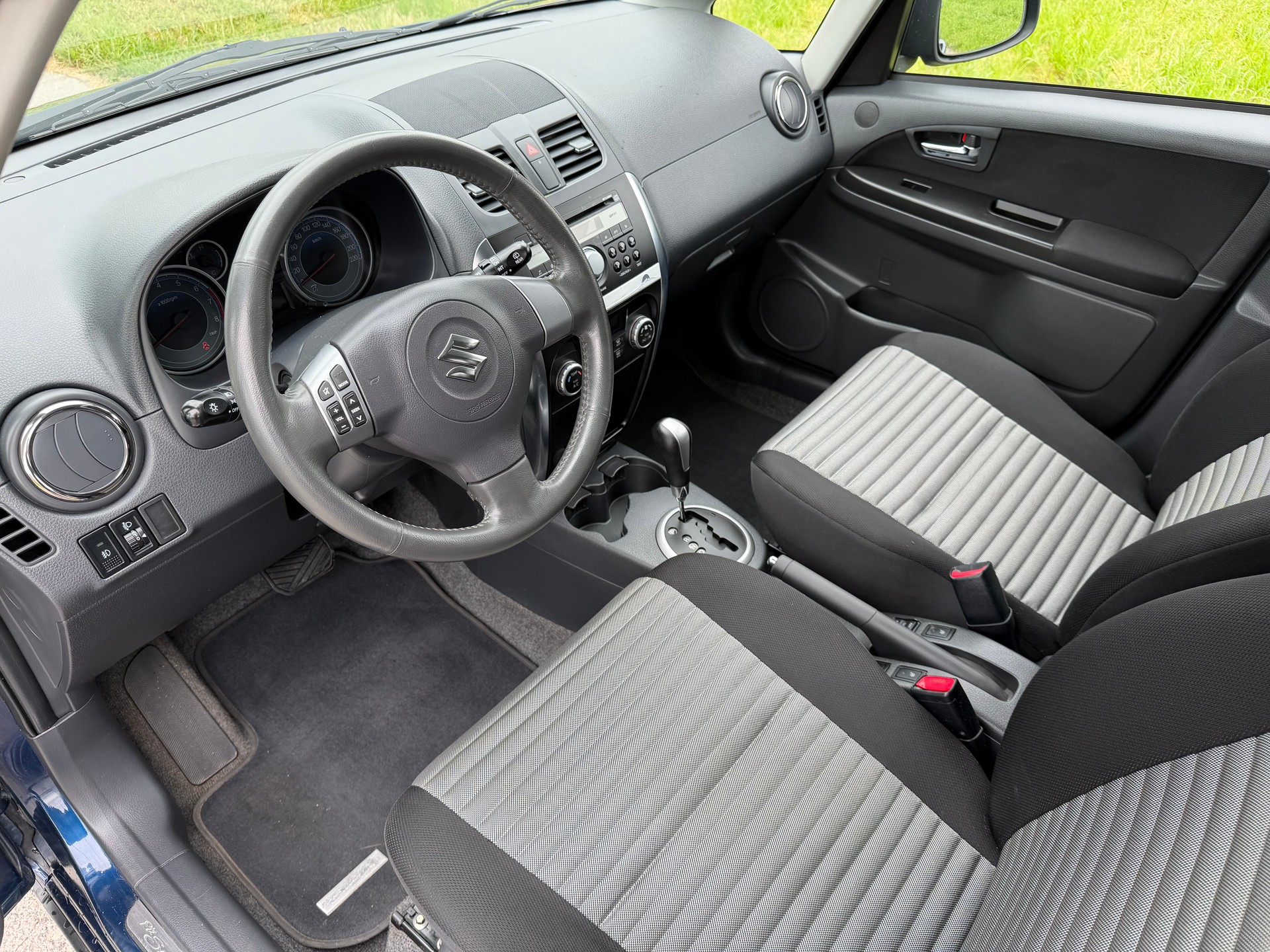 SUZUKI SX4 1.6 16V GL Top Piz Sulai 4WD Automatic-image-8