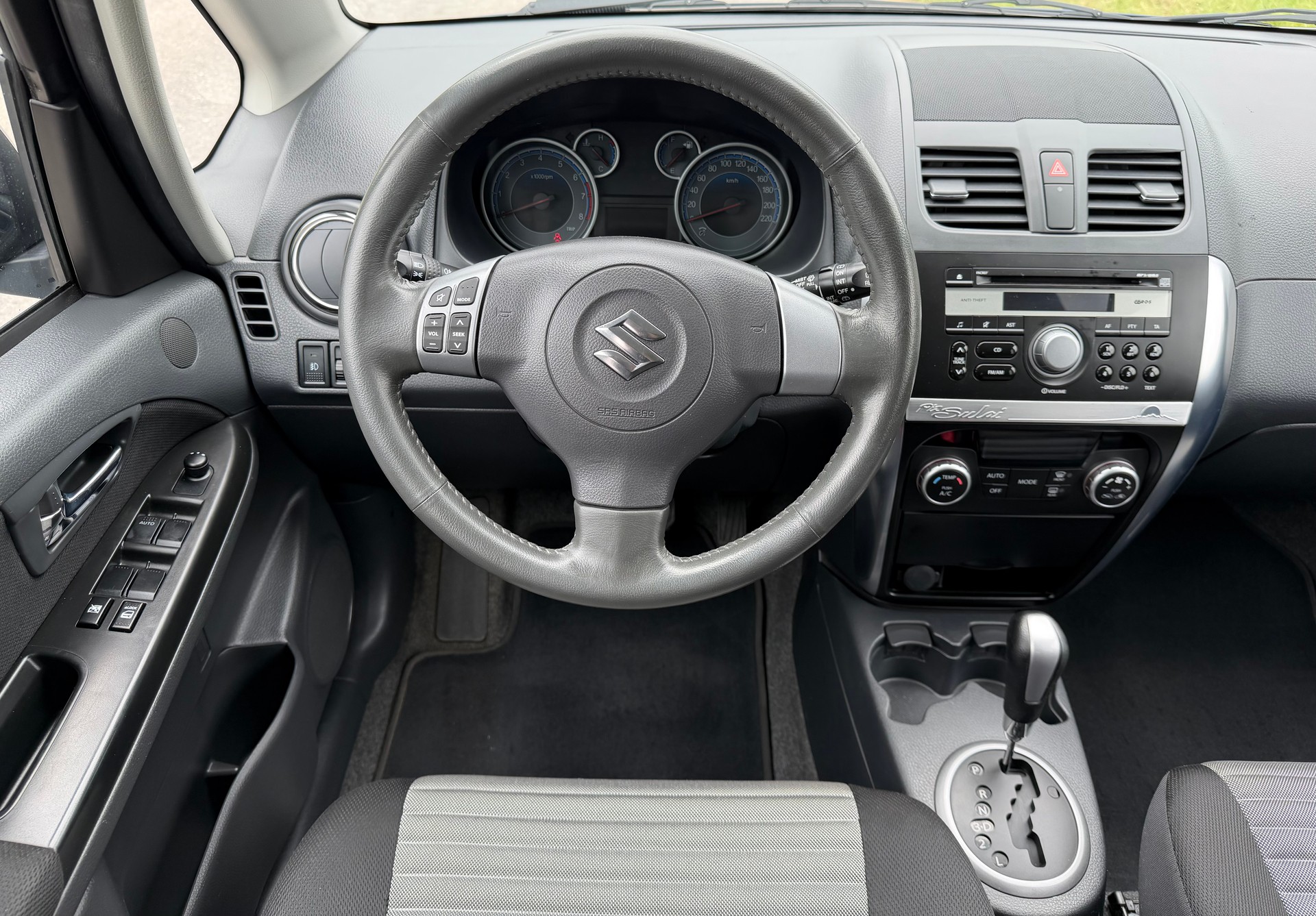 SUZUKI SX4 1.6 16V GL Top Piz Sulai 4WD Automatic-image-12