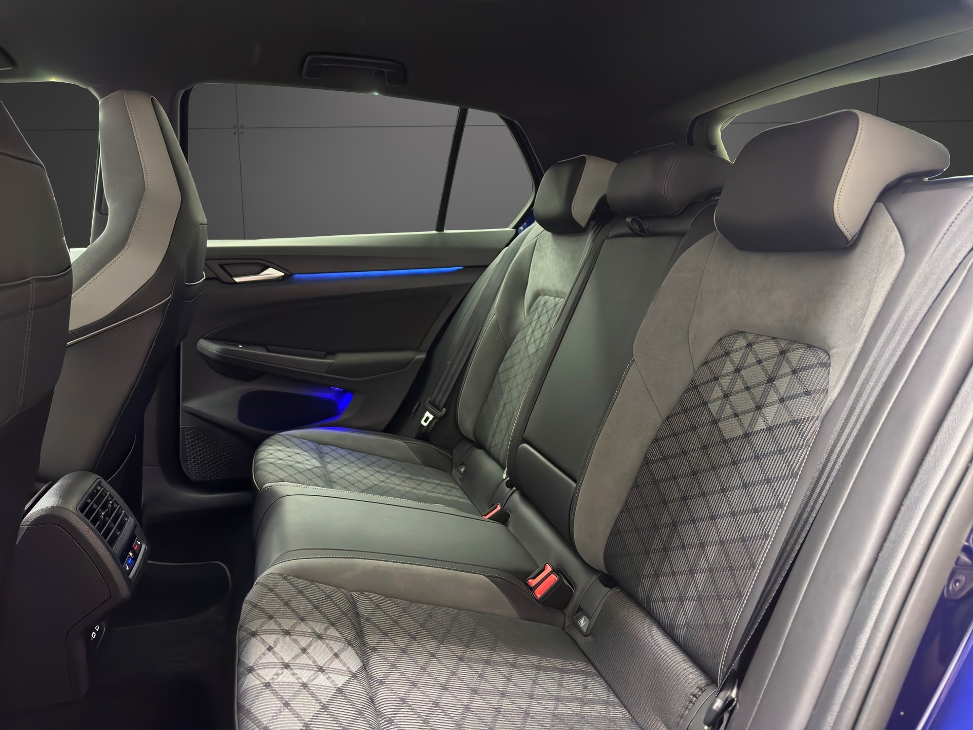 VW Golf 1.5 eTSI mHEV ACT R-Line DSG-image-15