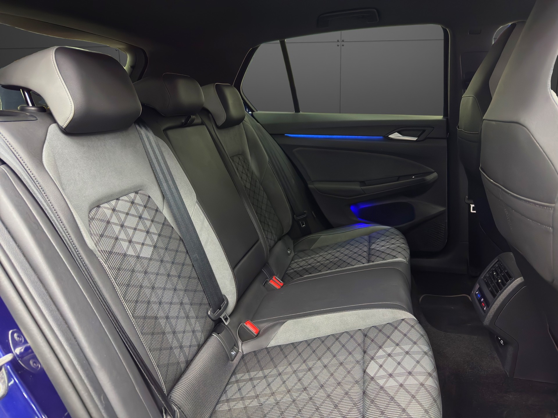 VW Golf 1.5 eTSI mHEV ACT R-Line DSG-image-14