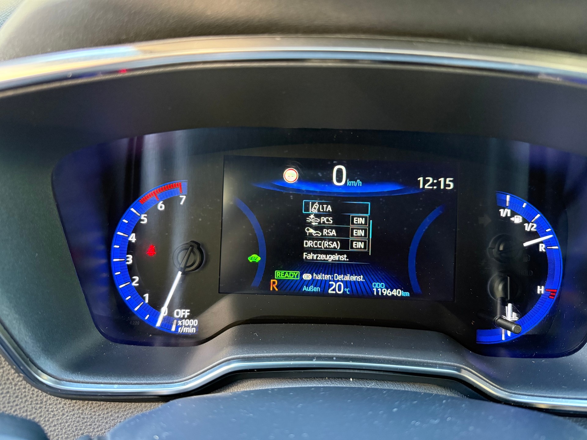 TOYOTA Corolla 1.8 HSD Comfort e-CVT R-F Kamera, Navigation-image-9
