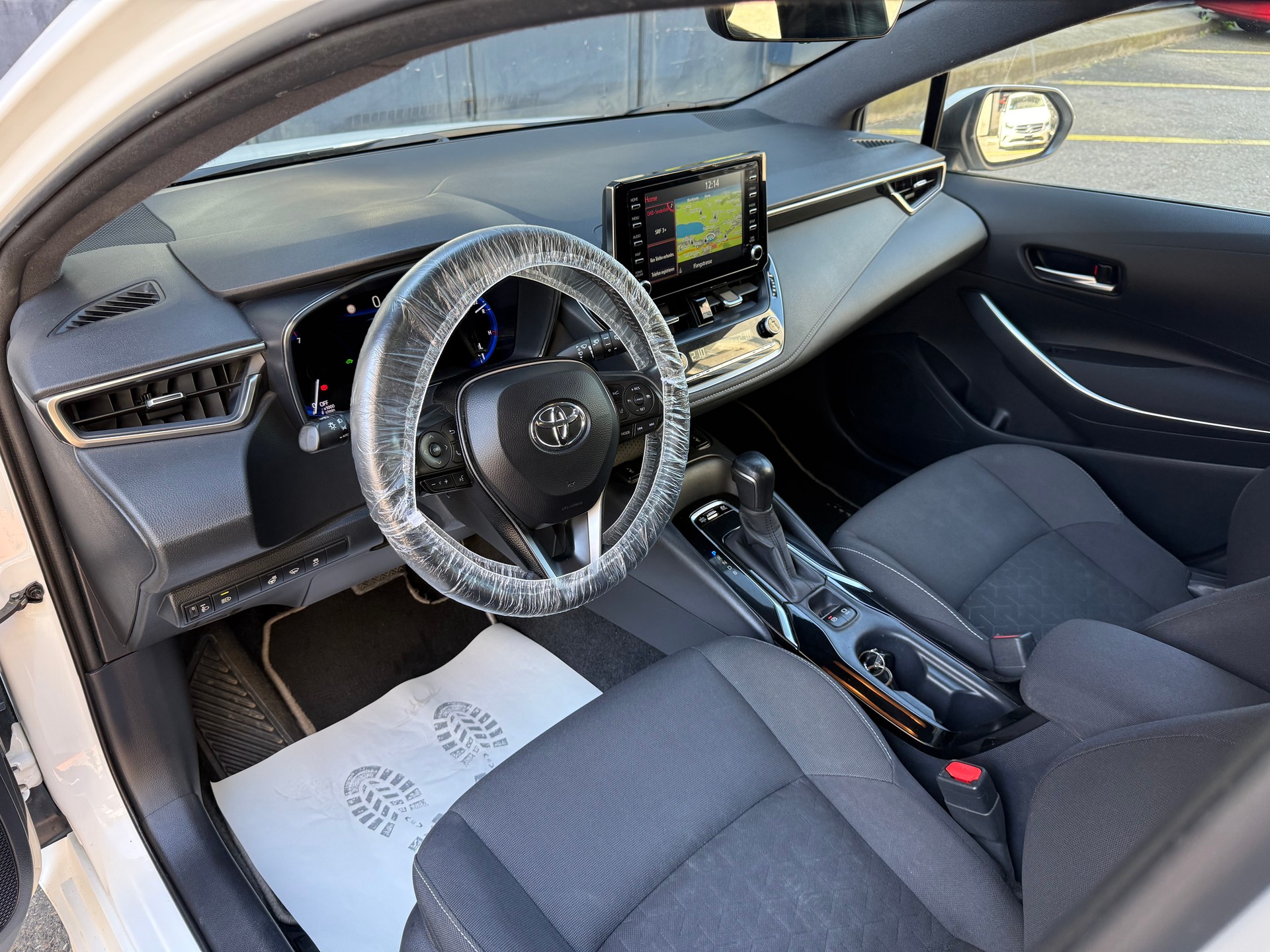 TOYOTA Corolla 1.8 HSD Comfort e-CVT R-F Kamera, Navigation-image-6