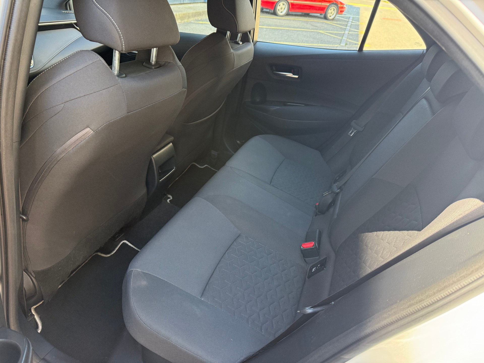 TOYOTA Corolla 1.8 HSD Comfort e-CVT R-F Kamera, Navigation-image-7