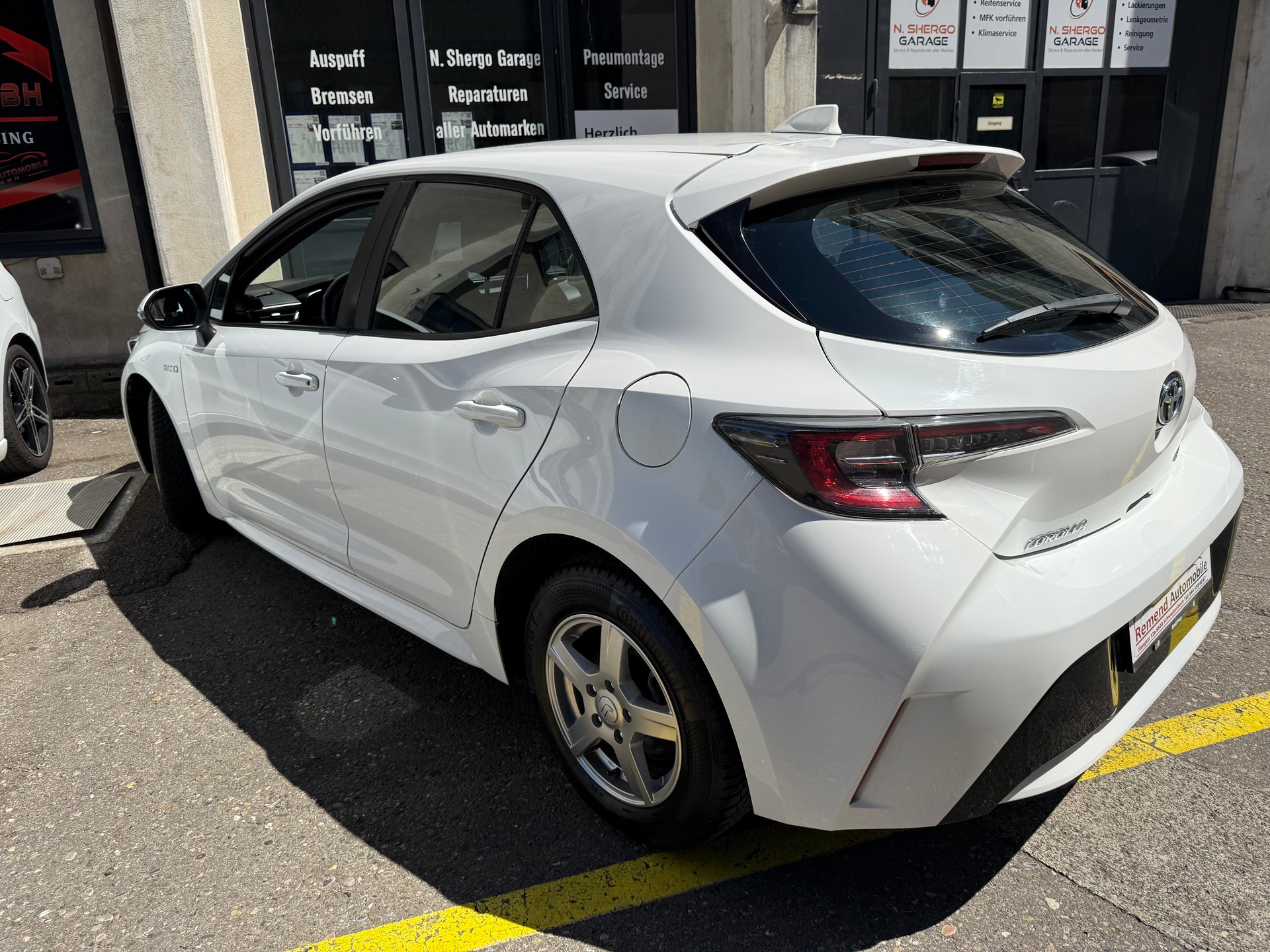 TOYOTA Corolla 1.8 HSD Comfort e-CVT R-F Kamera, Navigation-image-3