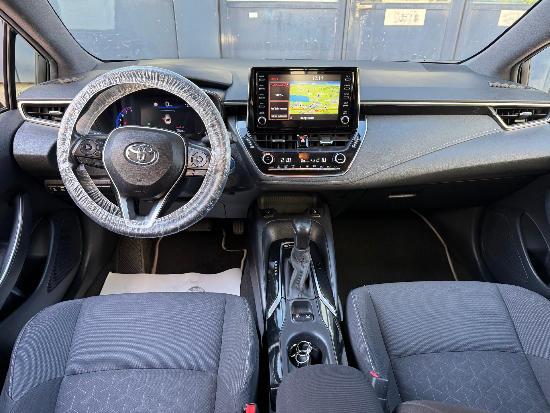 TOYOTA Corolla 1.8 HSD Comfort e-CVT R-F Kamera, Navigation-image-5