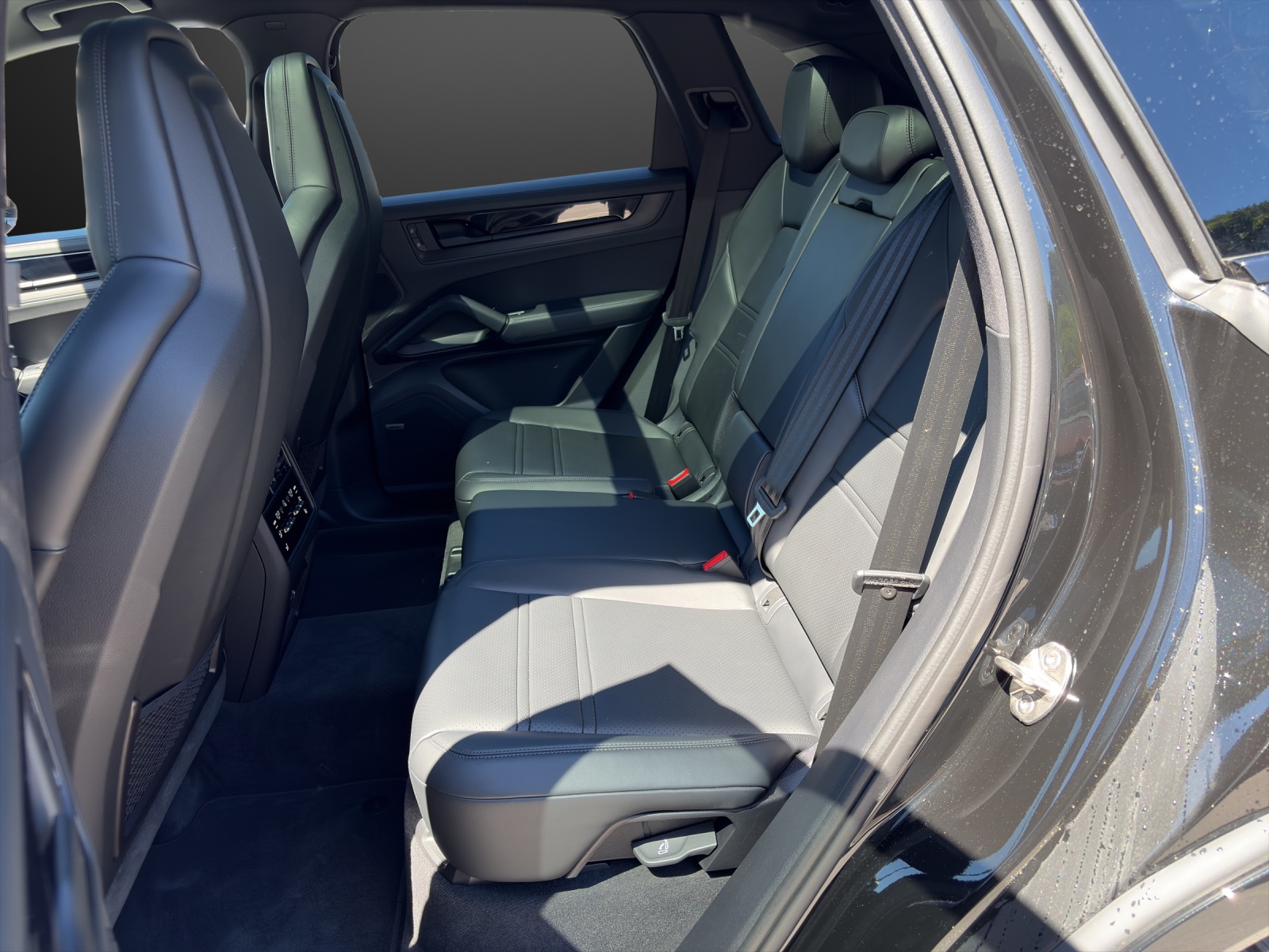 PORSCHE Cayenne E-Hybrid Black Edition Tiptronic-image-8