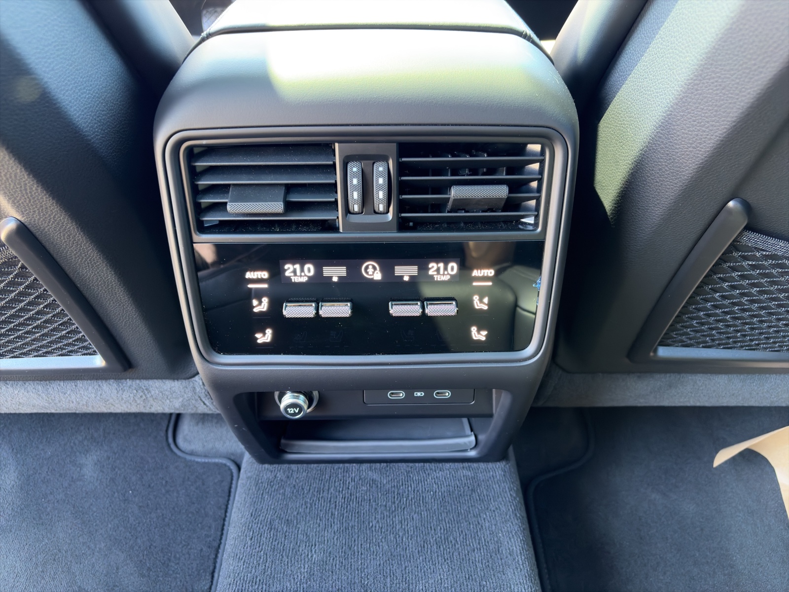 PORSCHE Cayenne E-Hybrid Black Edition Tiptronic-image-14
