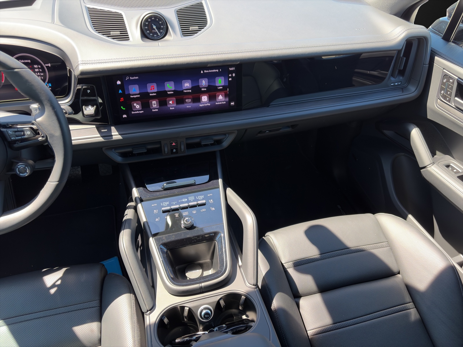 PORSCHE Cayenne E-Hybrid Black Edition Tiptronic-image-11