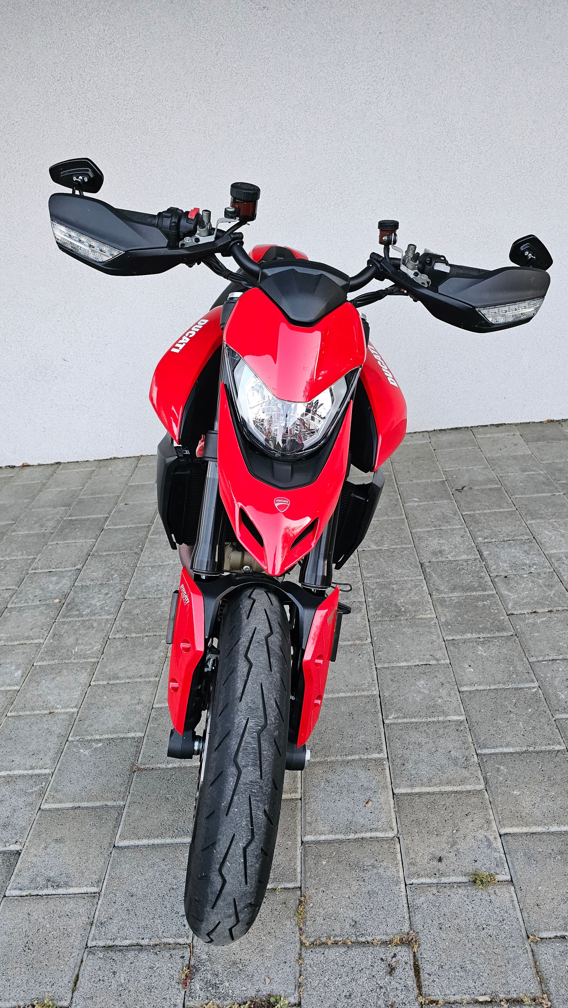 DUCATI Hypermotard 950-showroom-element-2