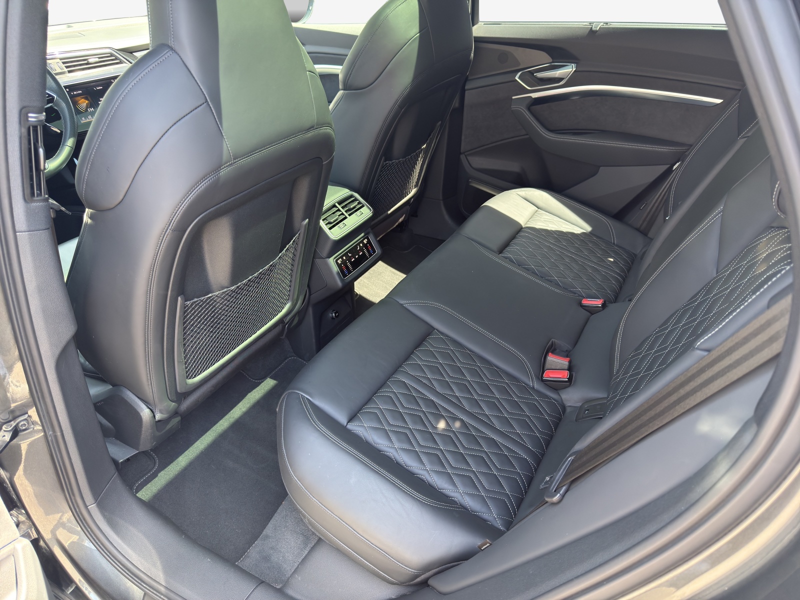 AUDI e-tron S Sportback quattro-image-12