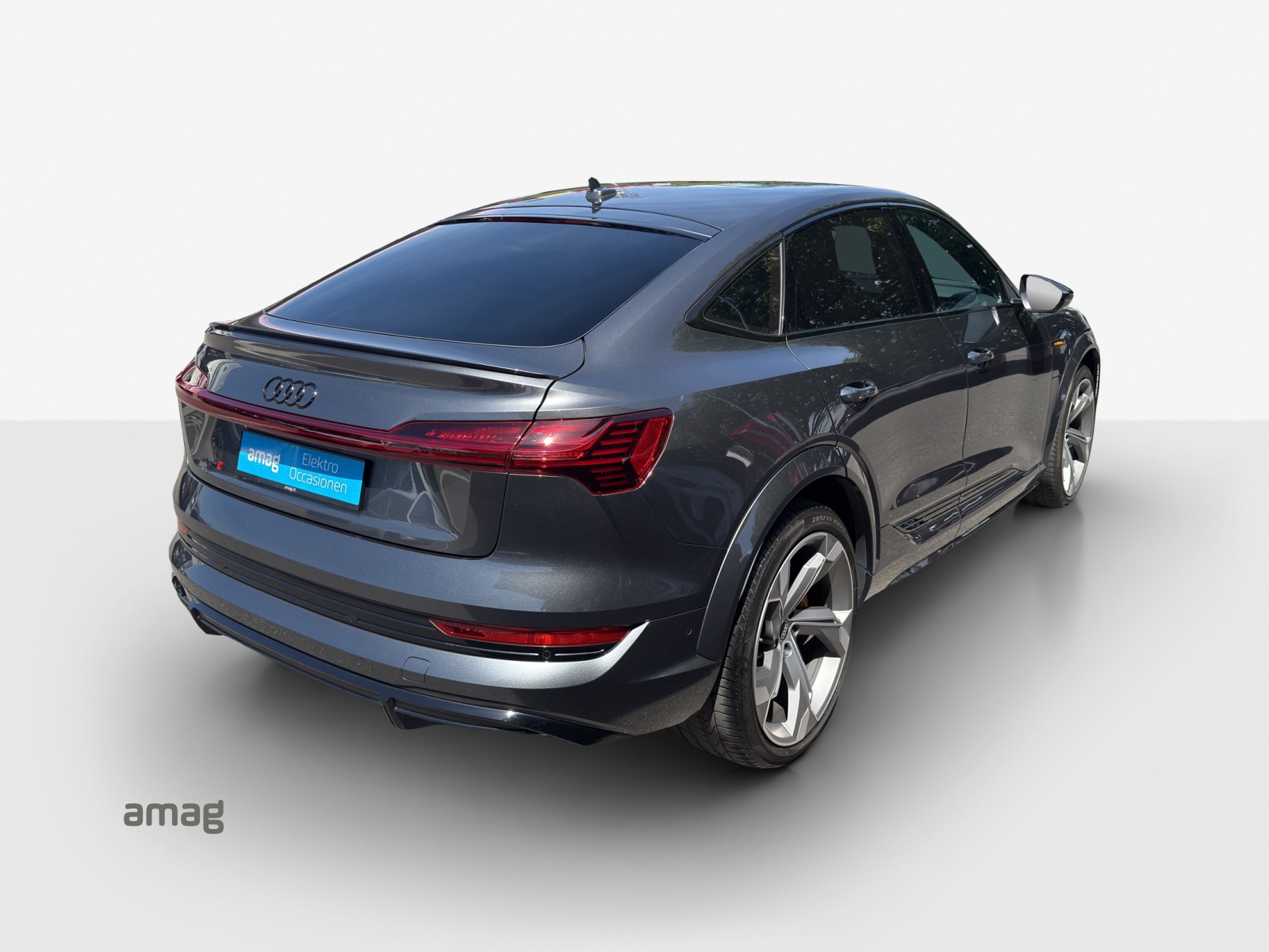 AUDI e-tron S Sportback quattro-image-5