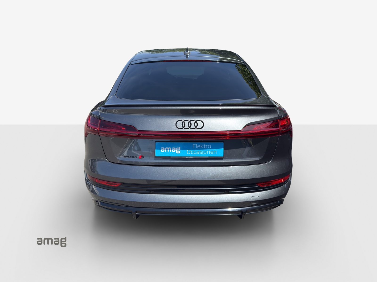 AUDI e-tron S Sportback quattro-image-4
