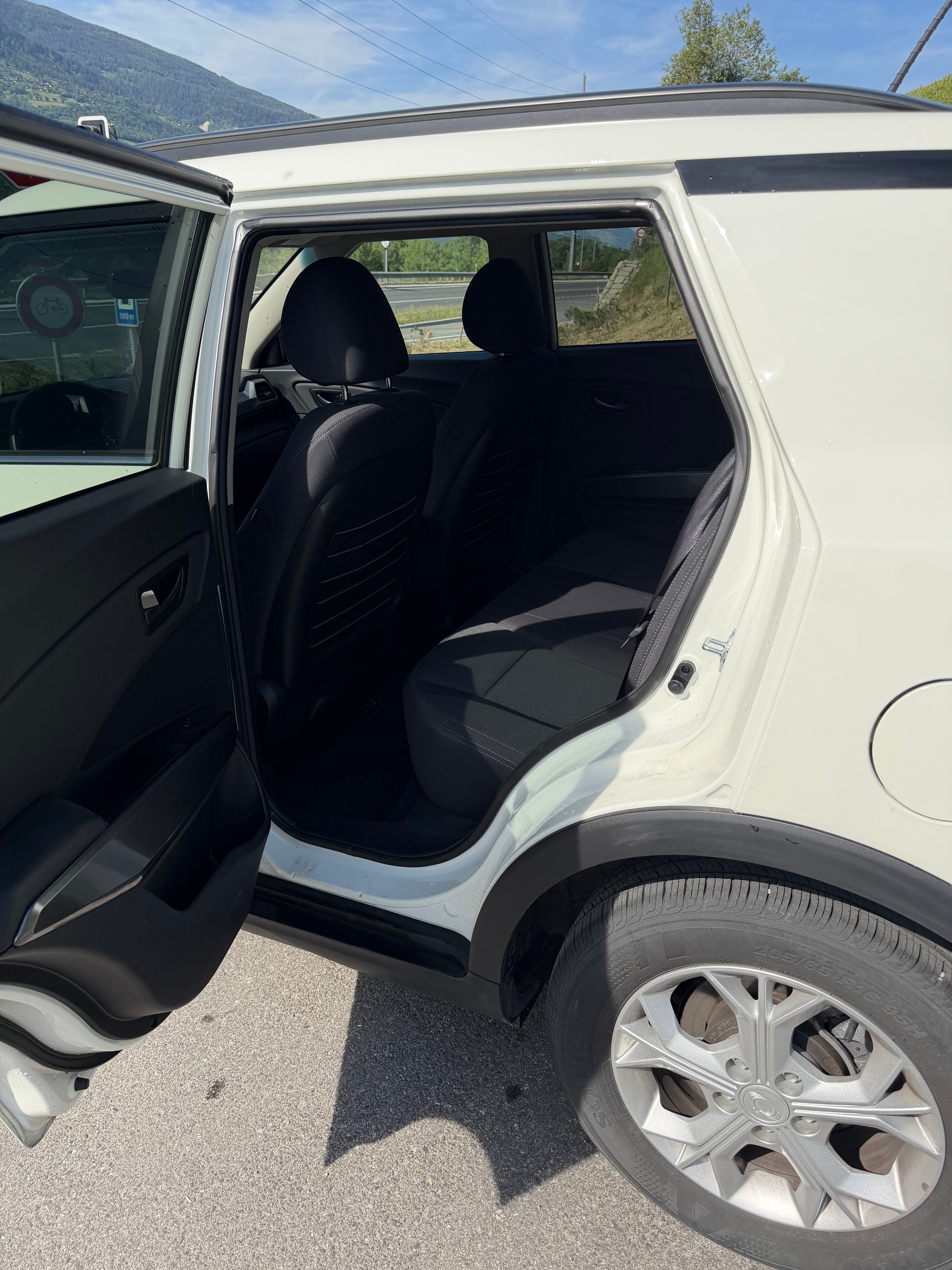 KGM-SsangYong TIVOLI-image-12