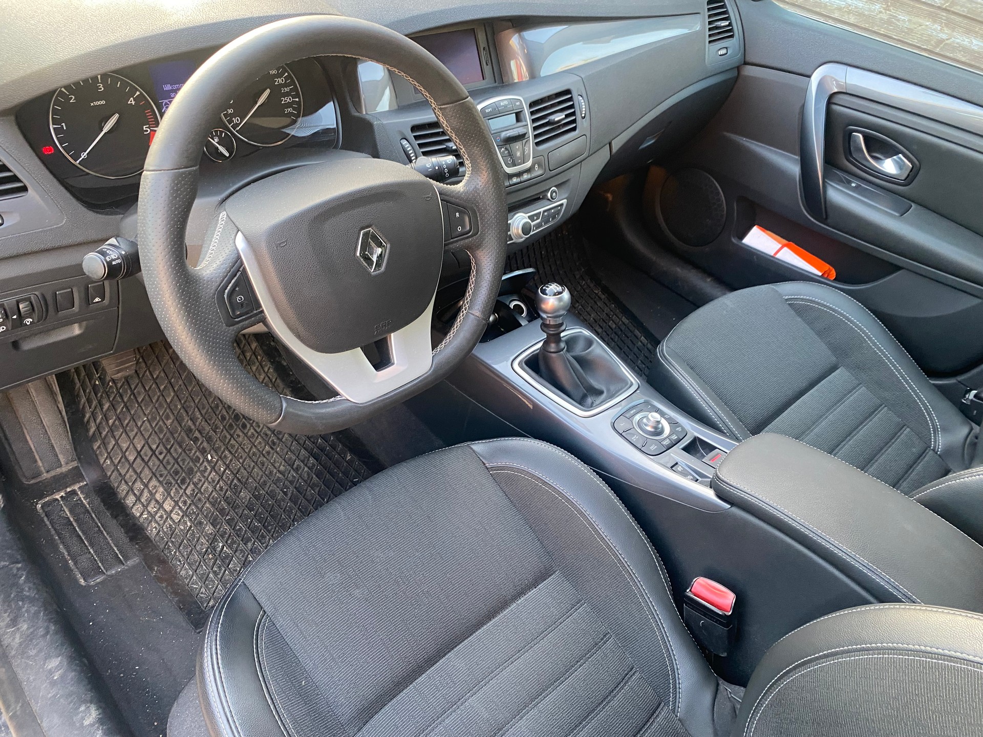 RENAULT Laguna Grandtour 1.5 dCi Expression-image-4