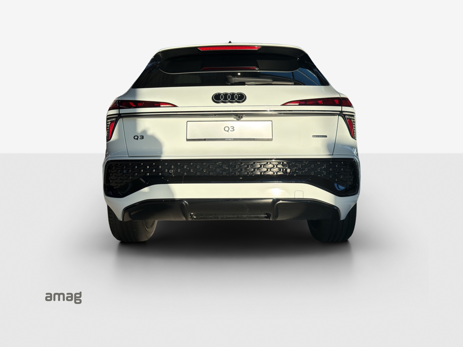 AUDI Q3 SUV TFSI quattro 195 kW S tronic-image-4