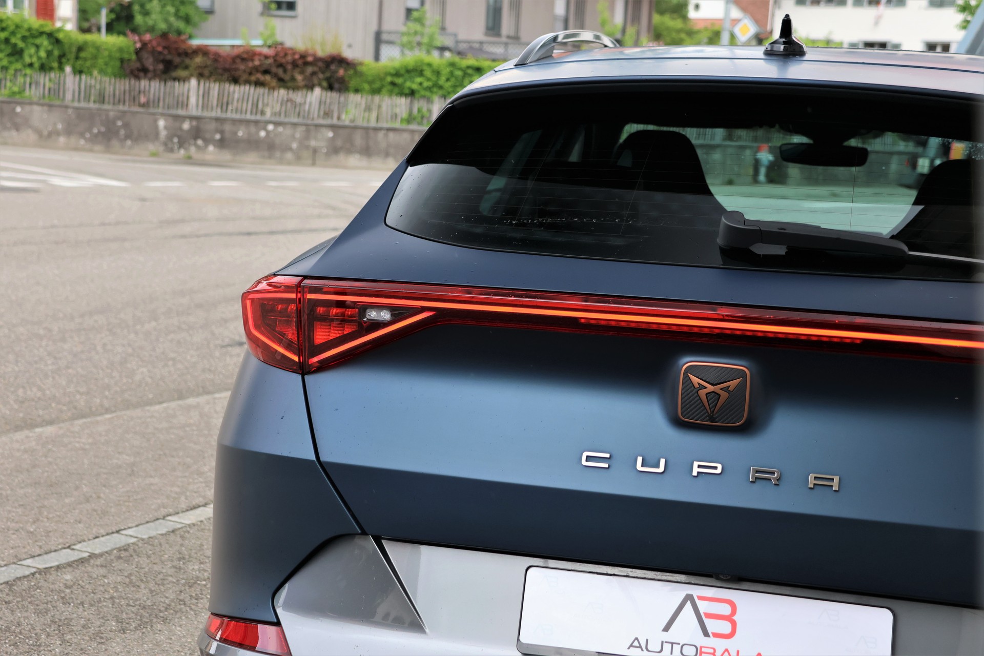 CUPRA Formentor 2.0TSI VZ 4Drive DSG (CH) "Mattepetrol Blue"-image-5