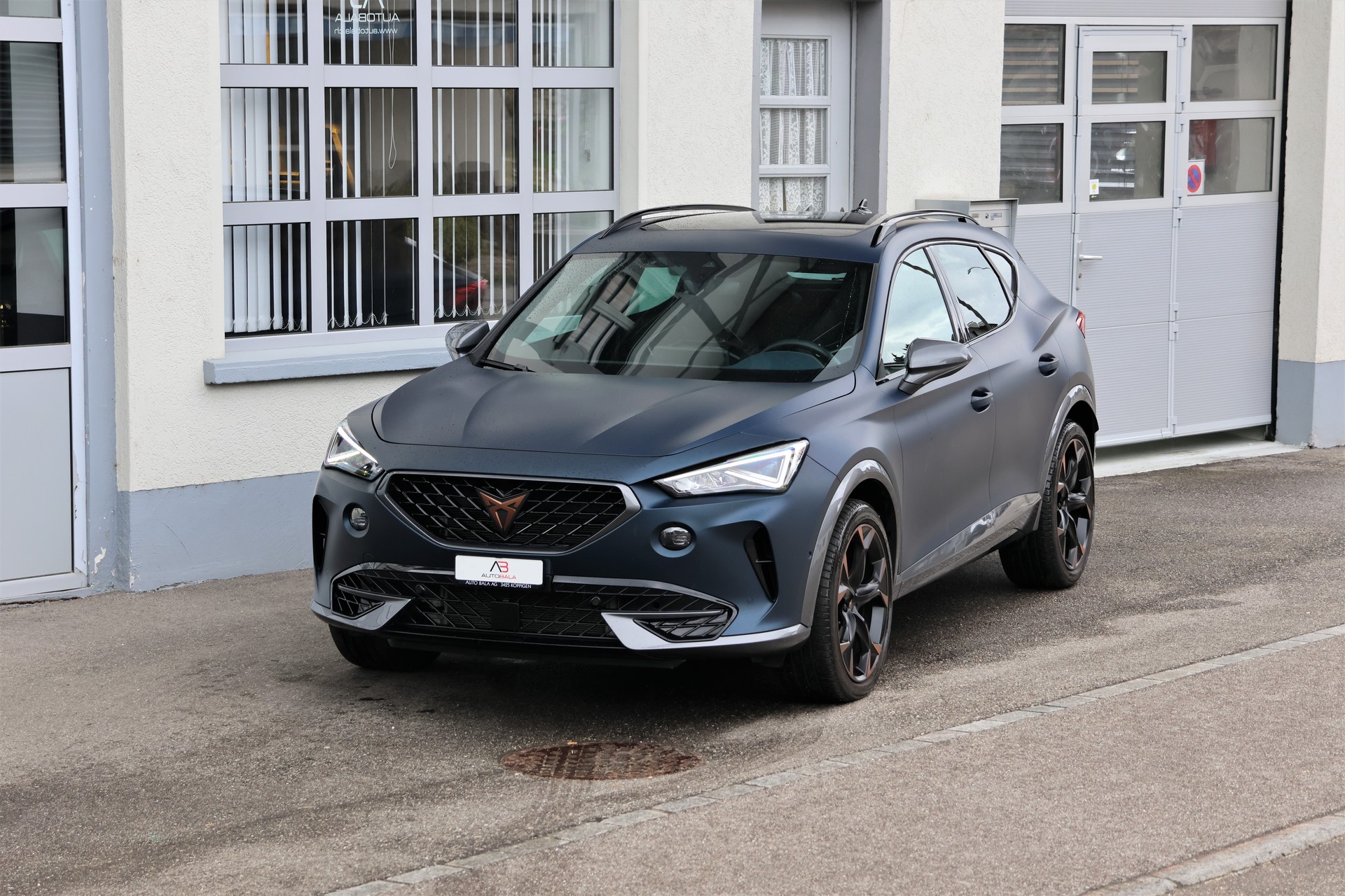 CUPRA Formentor 2.0TSI VZ 4Drive DSG (CH) "Mattepetrol Blue"-image-0