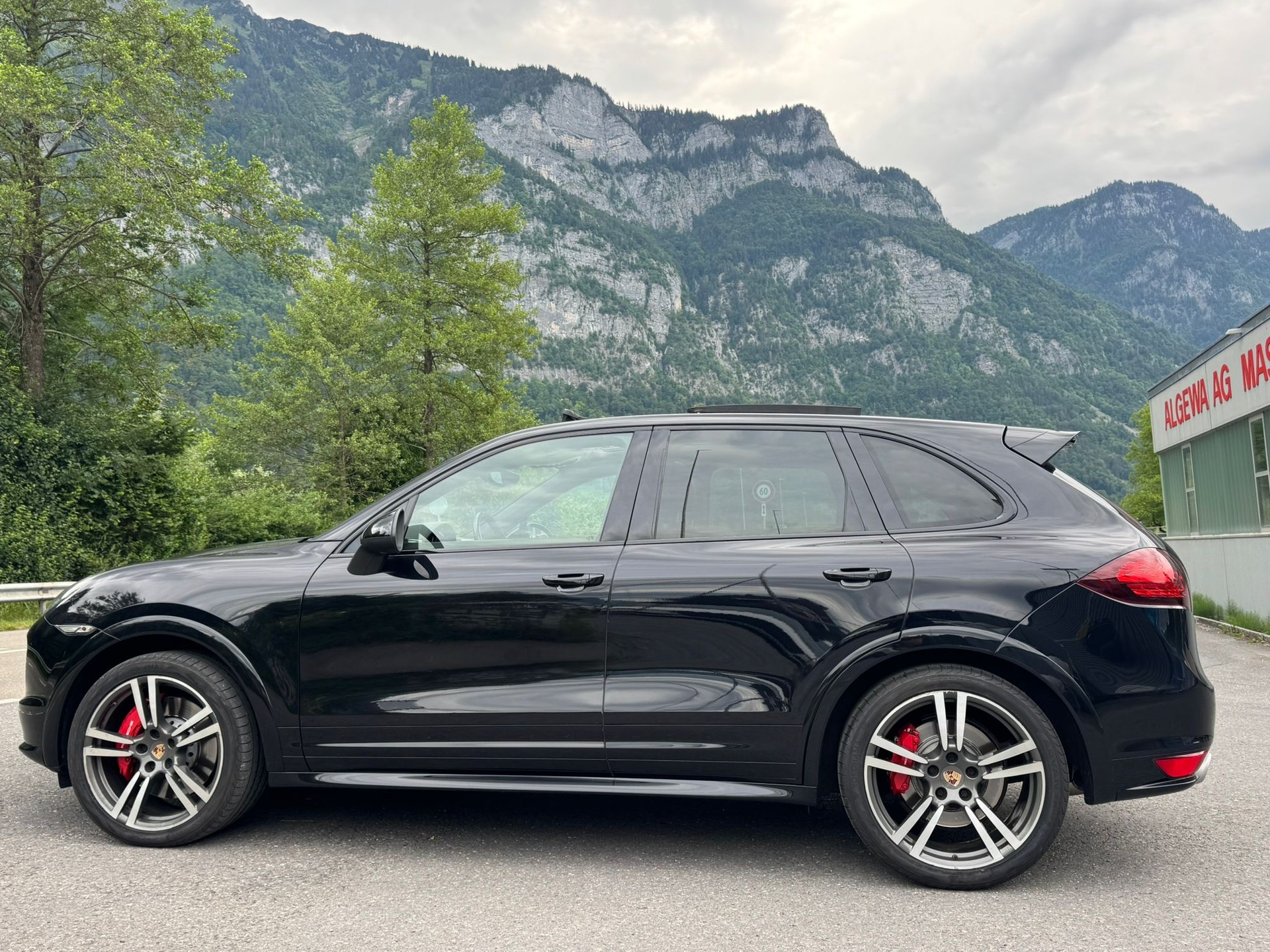 PORSCHE Cayenne Turbo-image-8