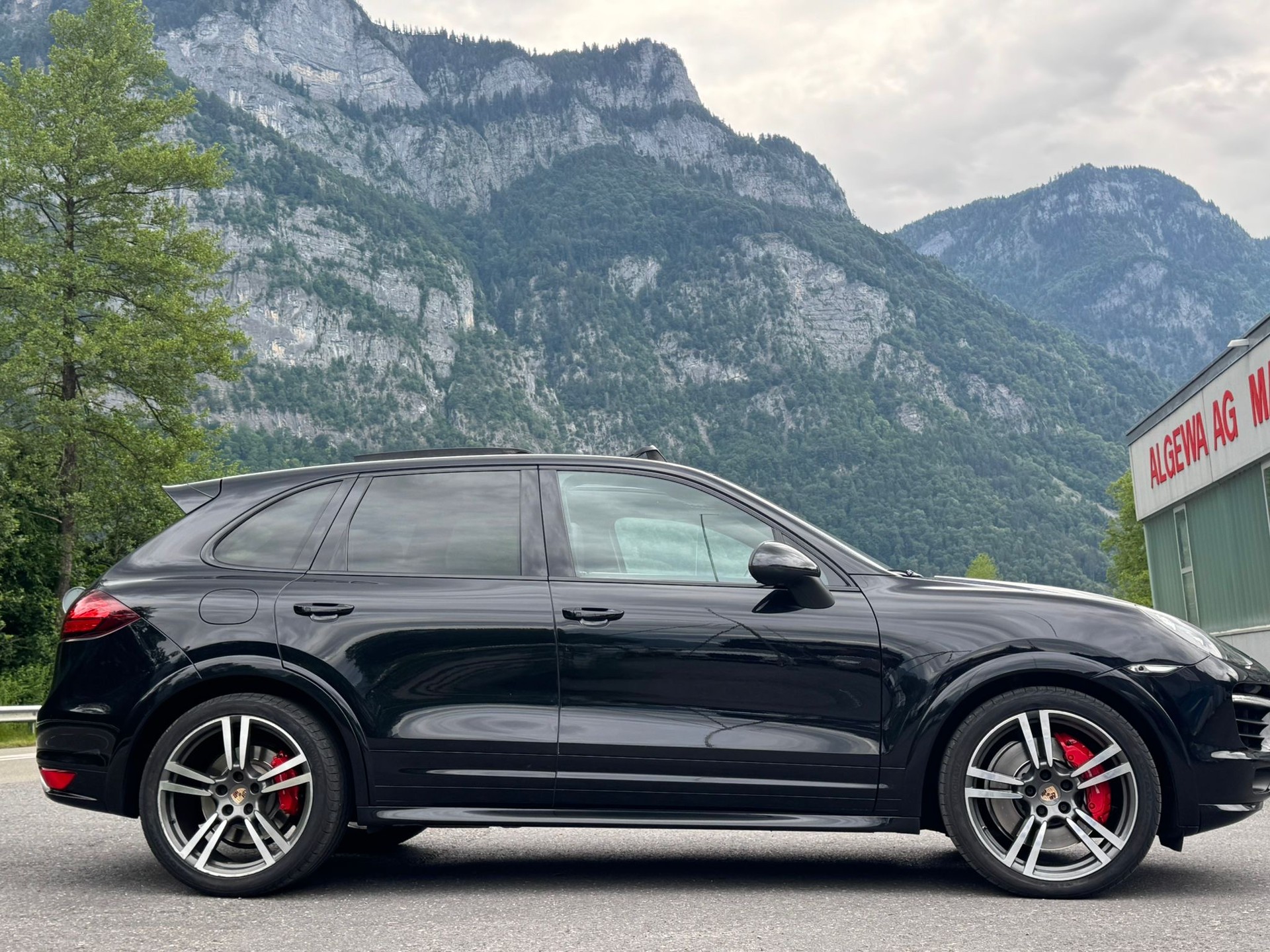 PORSCHE Cayenne Turbo-image-3