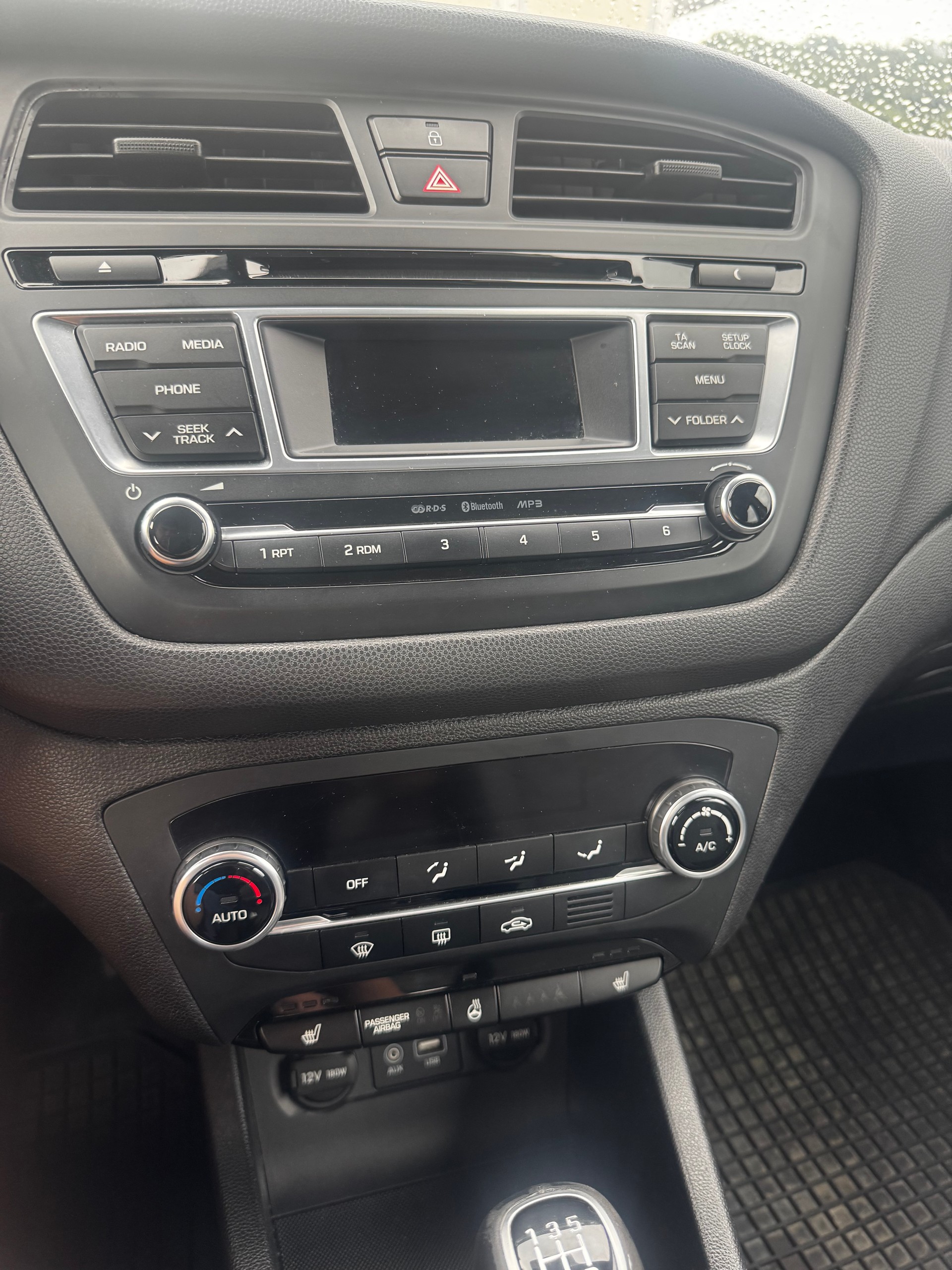 HYUNDAI i20 1.2 Amplia-image-5