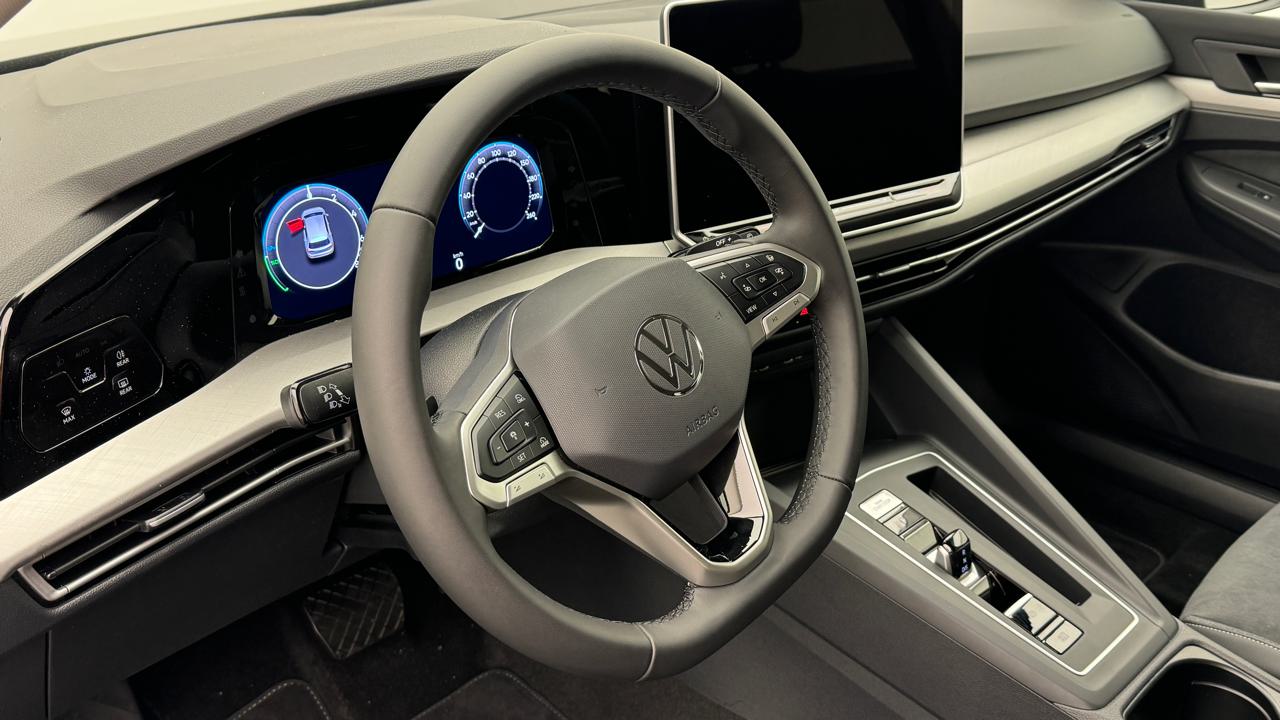VW Golf 1.5 TSI PHEV Style-image-6