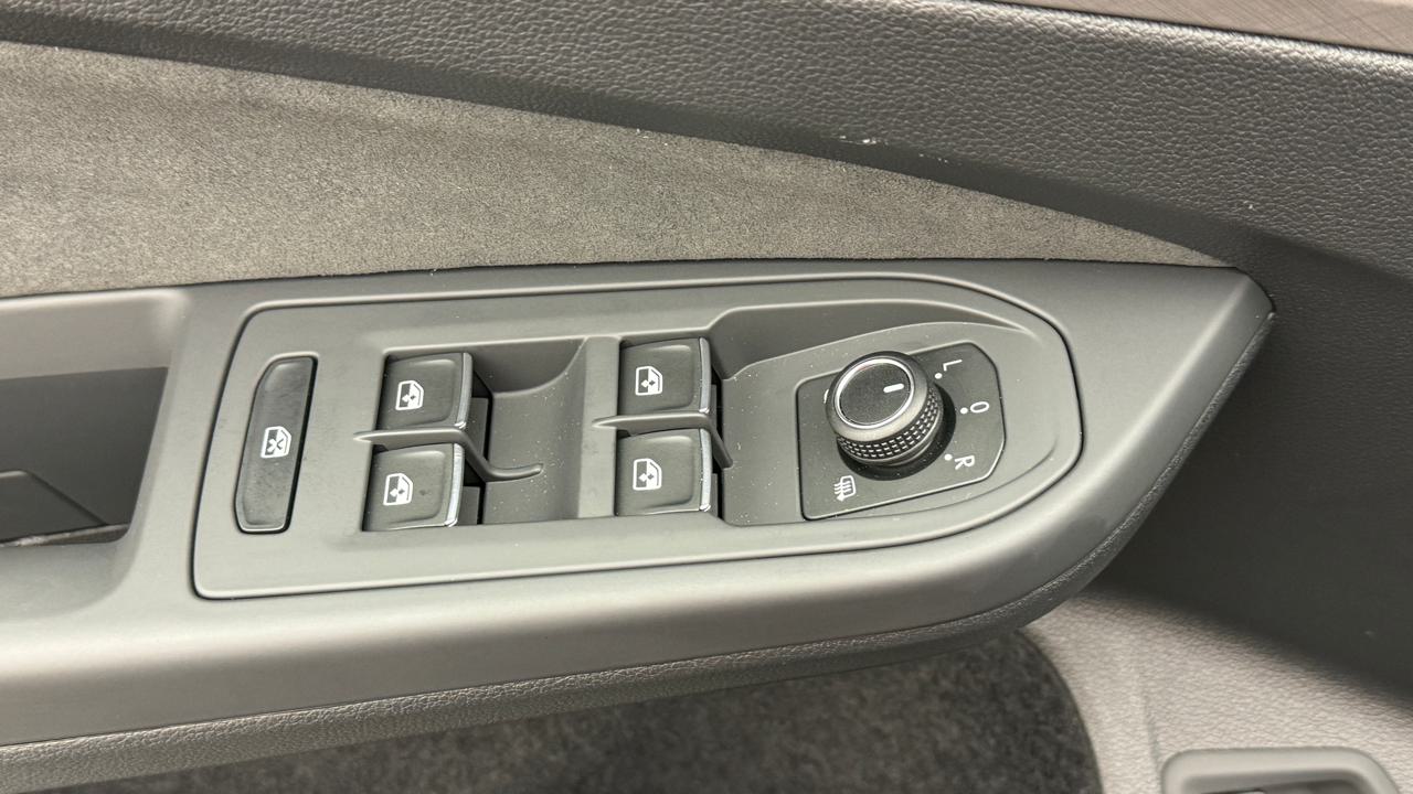 VW Golf 1.5 TSI PHEV Style-image-8