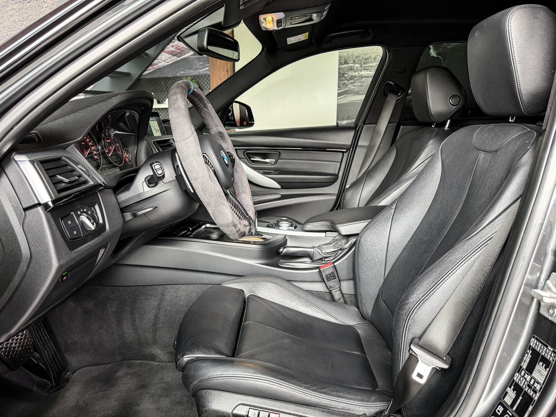 BMW 320d xDrive Touring M Sport Line Steptronic-image-6