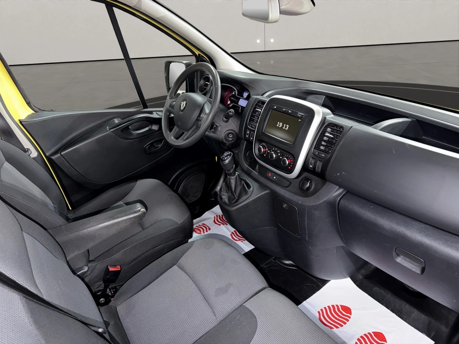 RENAULT Trafic 2.0 ENERGY dCi145 3.0t L2H1 Lang Version ( Mit AHK / Regale )-image-12
