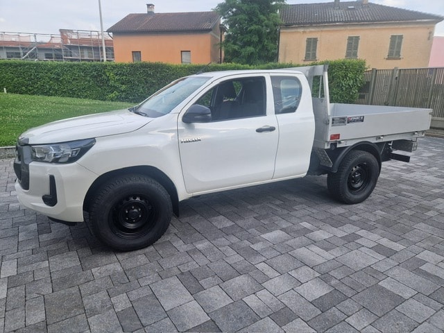 TOYOTA Hilux 2.4D-4D Comfort Extra Cab 4x4 - Ponte Fisso in Alluminio - Doppio Gancio Traino KG. 3500