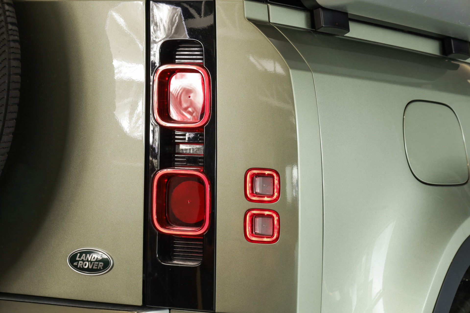 LAND ROVER Defender 90 P400 I6 HSE 3.0 AT8-image-6