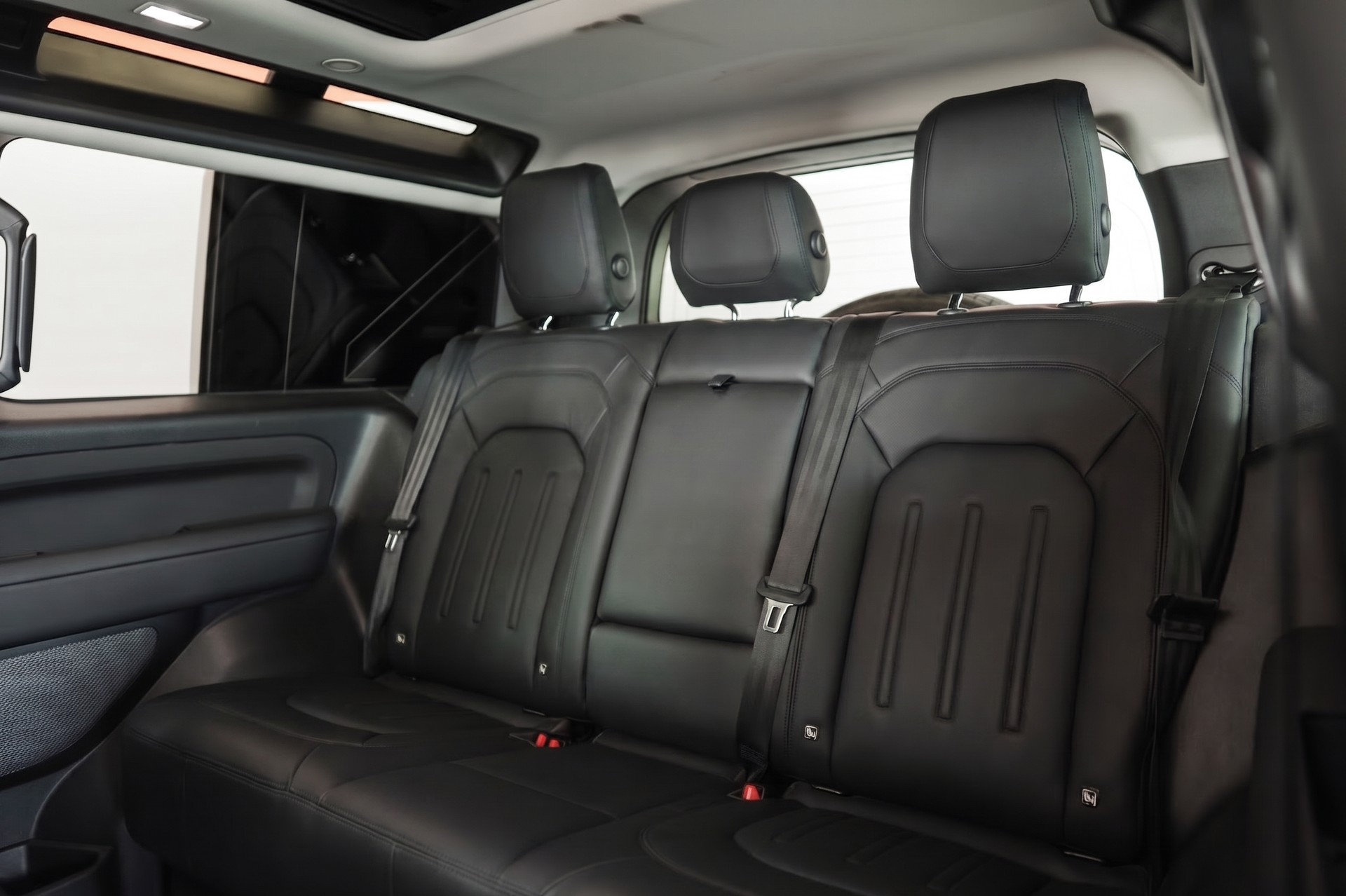 LAND ROVER Defender 90 P400 I6 HSE 3.0 AT8-image-9