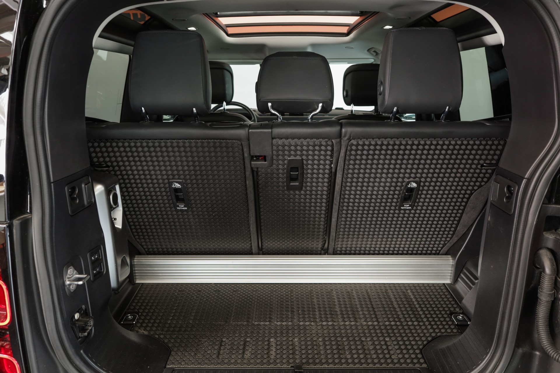 LAND ROVER Defender 90 P400 I6 HSE 3.0 AT8-image-13