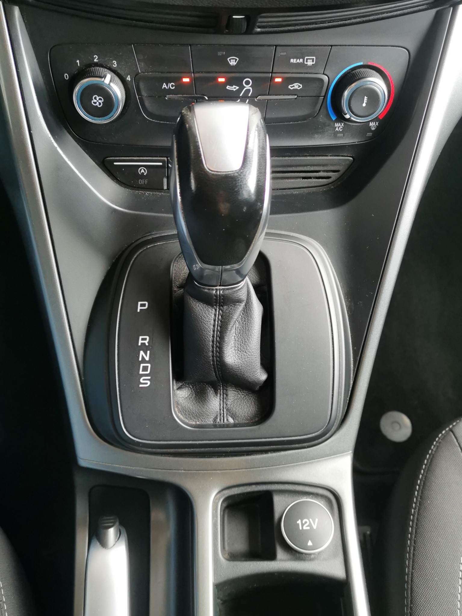 FORD Kuga 2.0 TDCi Trend 4WD PowerShift-image-19