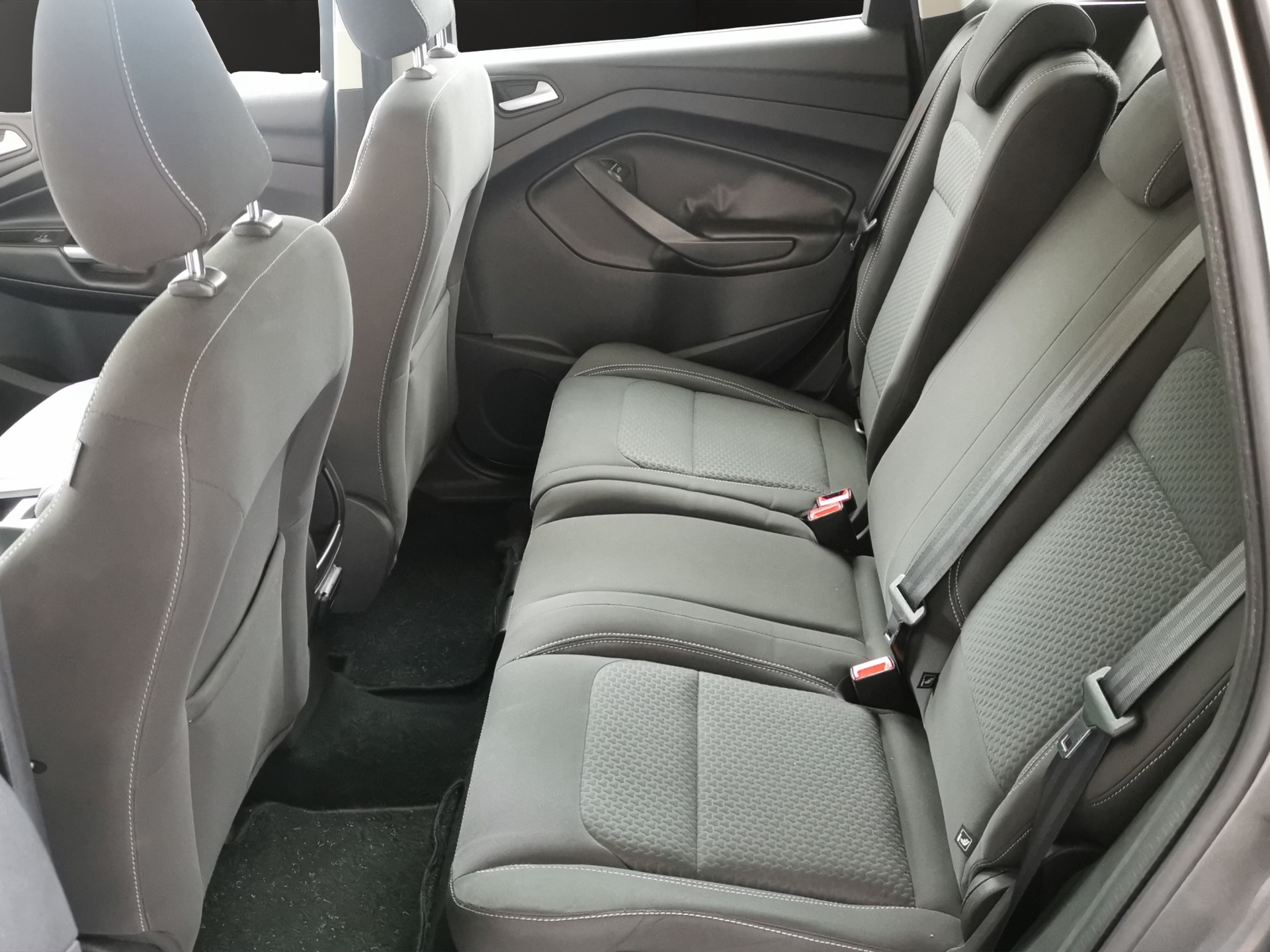 FORD Kuga 2.0 TDCi Trend 4WD PowerShift-image-13