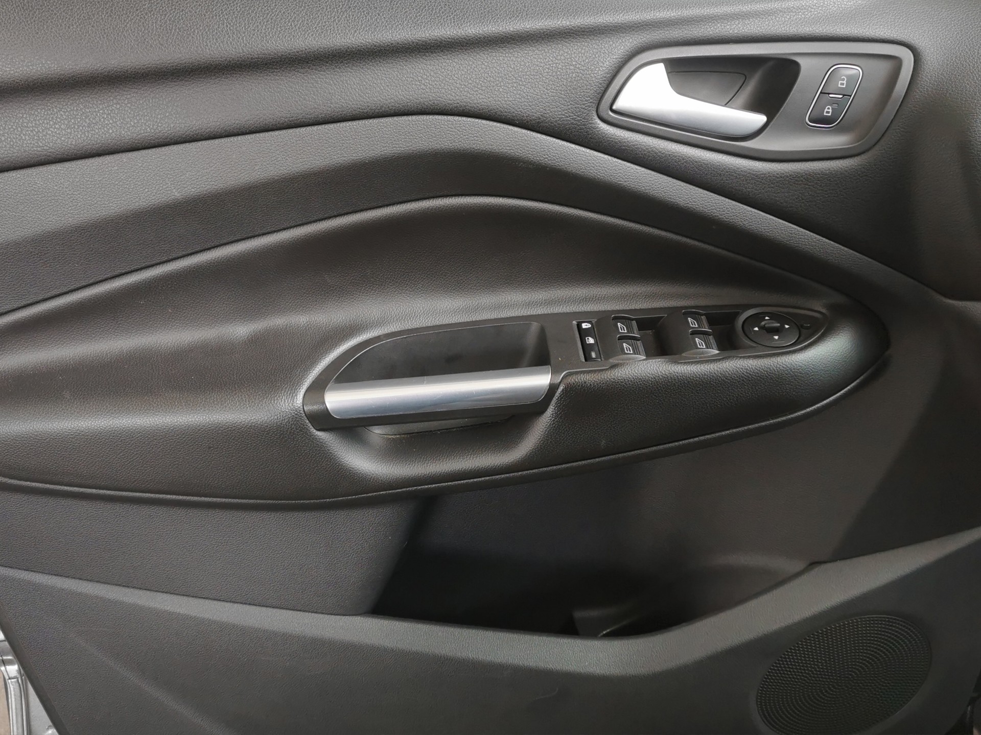 FORD Kuga 2.0 TDCi Trend 4WD PowerShift-image-12