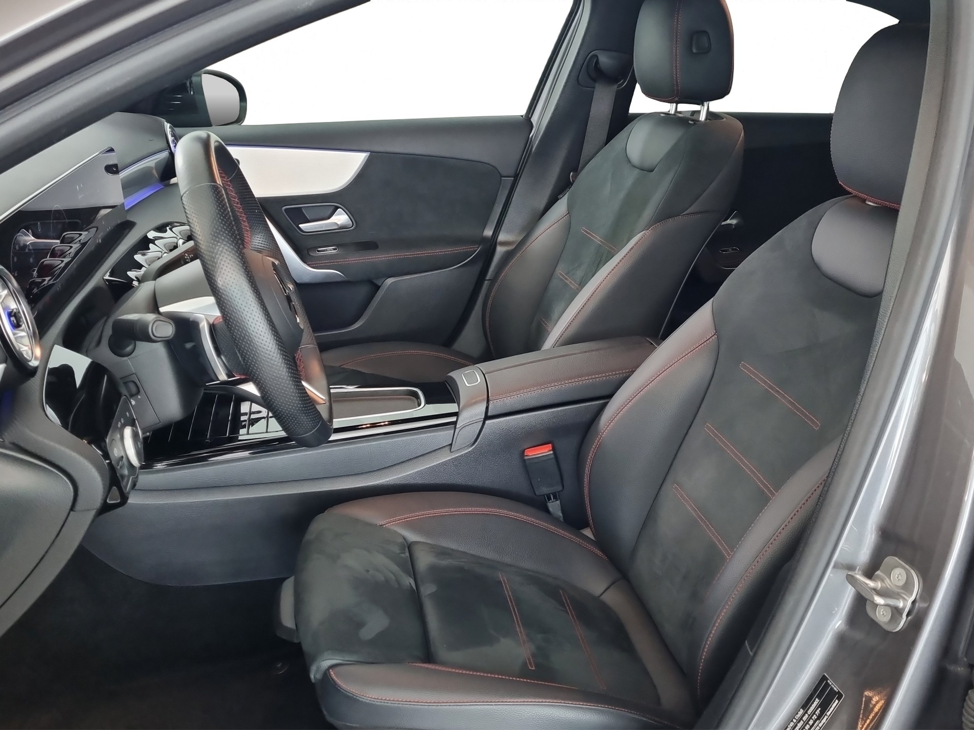 MERCEDES-BENZ A 250 AMG Line 4 Matic-image-5