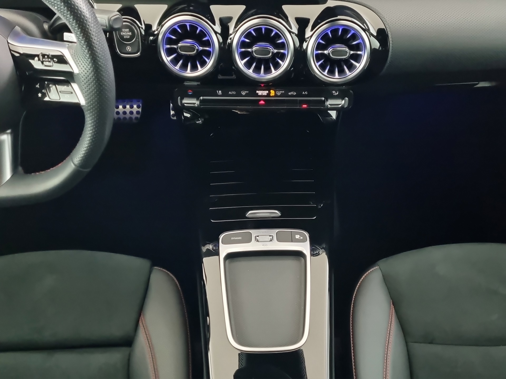 MERCEDES-BENZ A 250 AMG Line 4 Matic-image-9