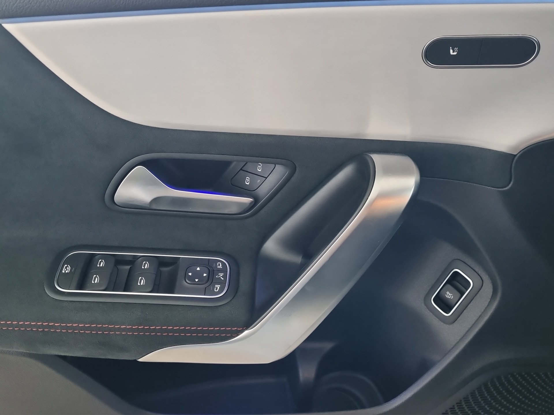 MERCEDES-BENZ A 250 AMG Line 4 Matic-image-11