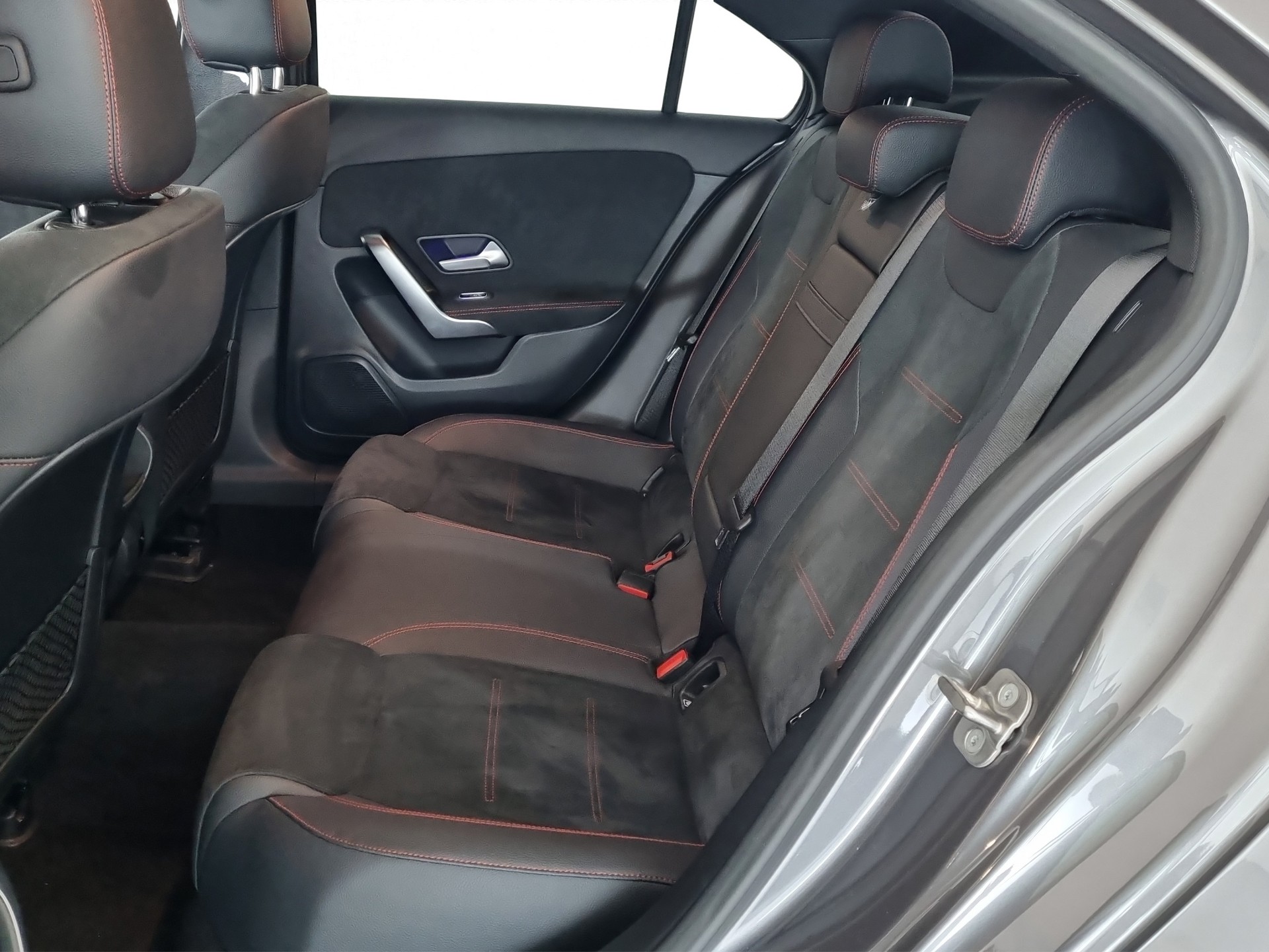 MERCEDES-BENZ A 250 AMG Line 4 Matic-image-6