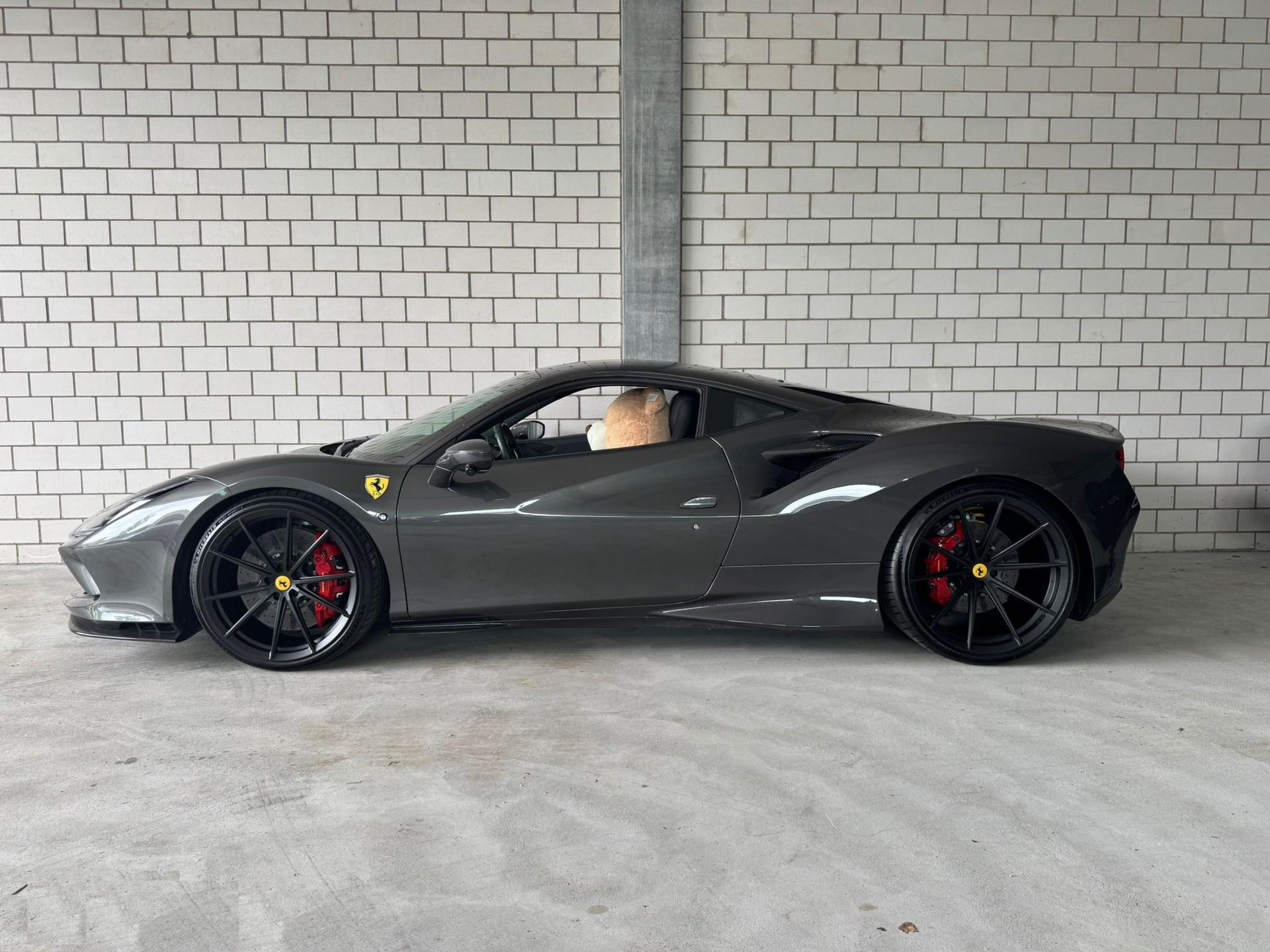 FERRARI F8 Tributo NOVITEC + Sonderfarbe + Full Carbon-image-0